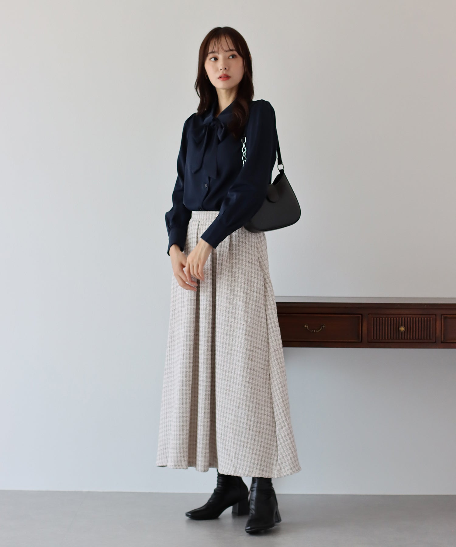 ブルーイースト BLUEEAST ボウタイリボンブラウス （ネイビー(75)） ネイビー