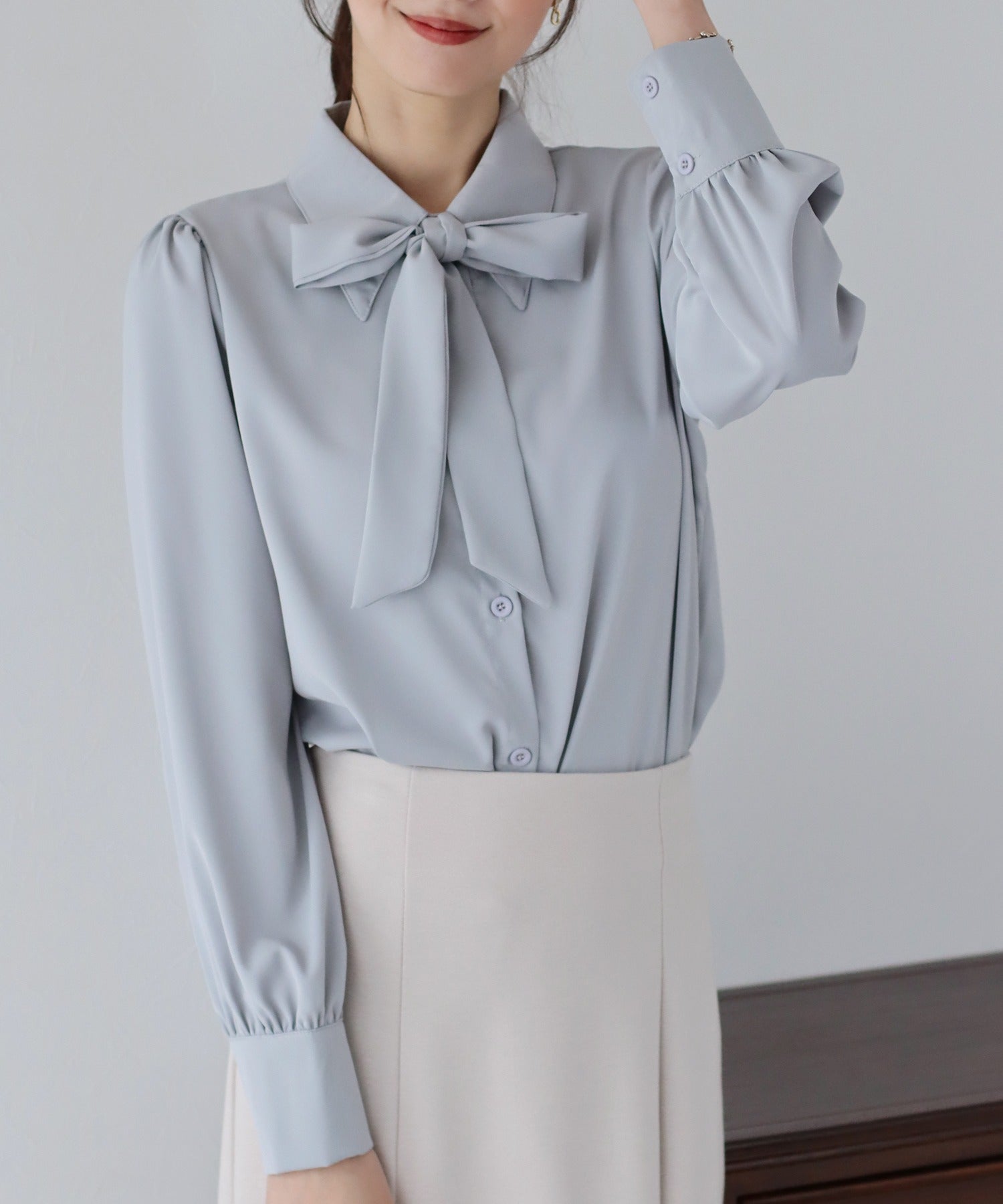ブルーイースト BLUEEAST ボウタイリボンブラウス （ブルーグレー） ブルーグレー