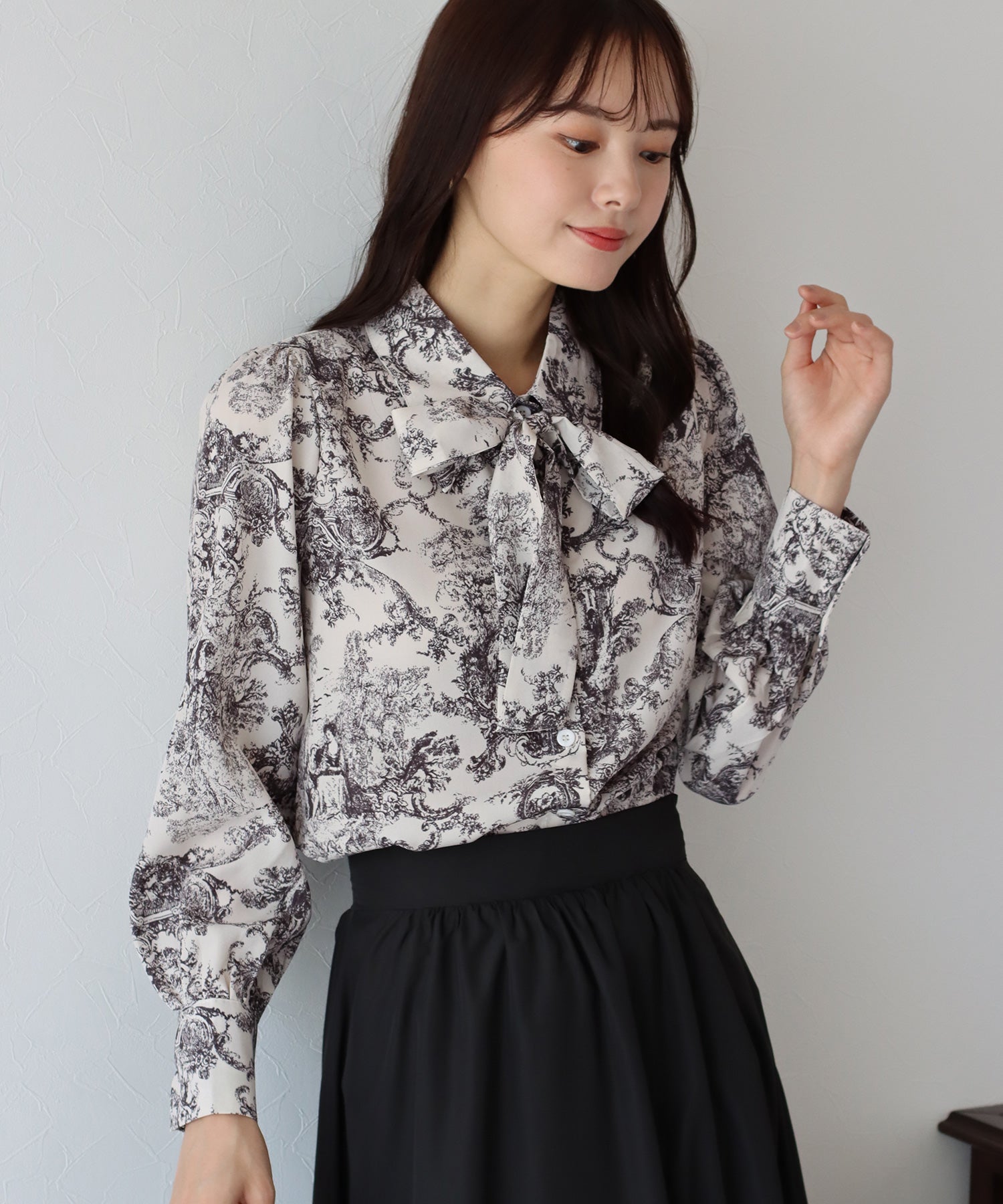 ブルーイースト BLUEEAST ボウタイリボンブラウス （トワルドジュイ・アイボリー(0c)） トワルドジュイ・アイボリー(0c)