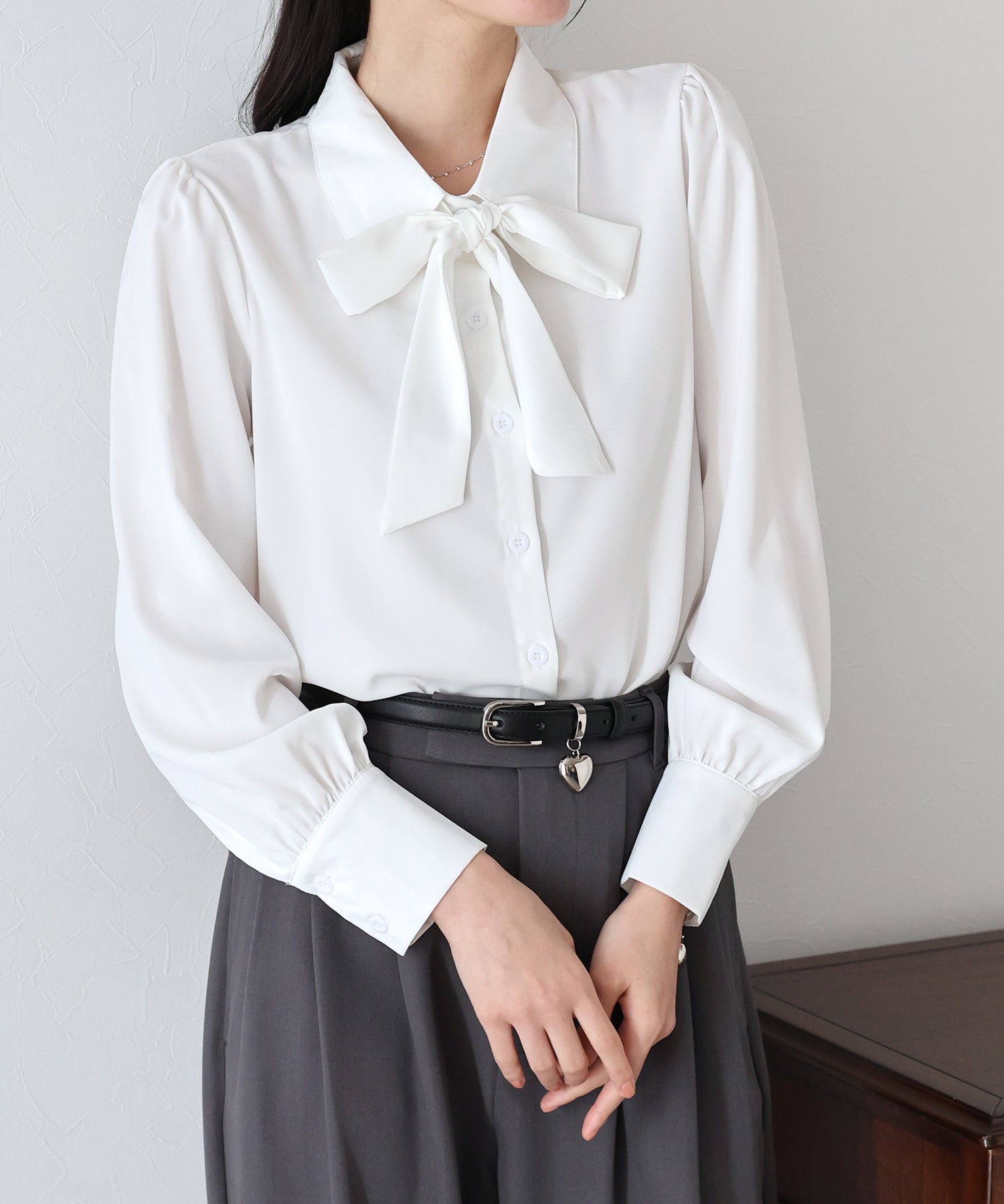 ブルーイースト BLUEEAST ボウタイリボンブラウス （オフホワイト(0a)） オフホワイト