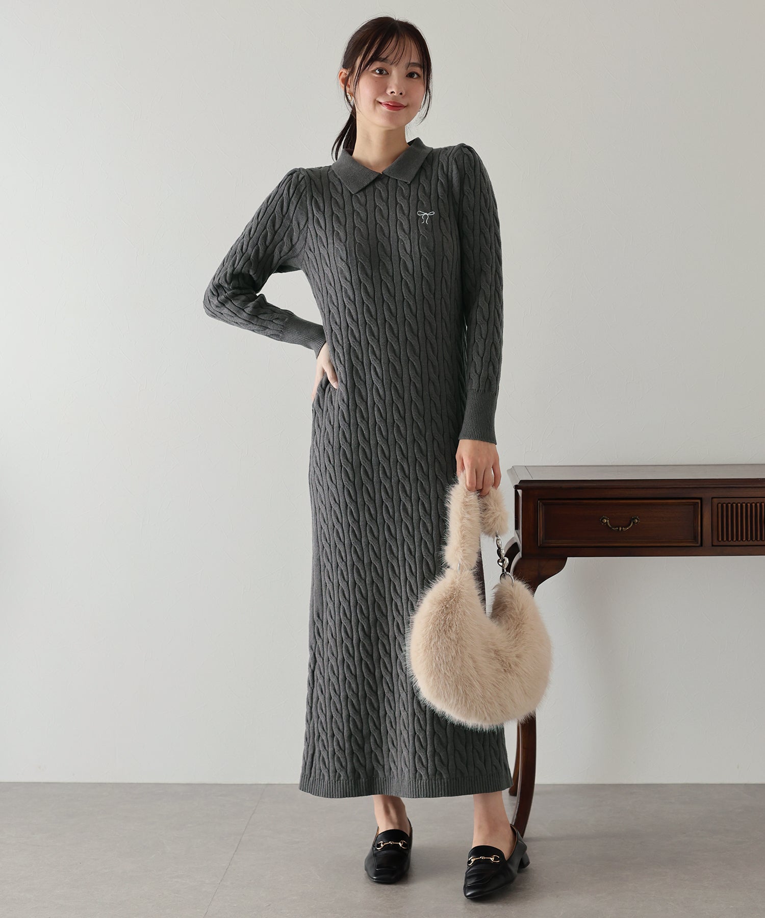 ブルーイースト BLUEEAST リボン刺繍ポロケーブルニットワンピース