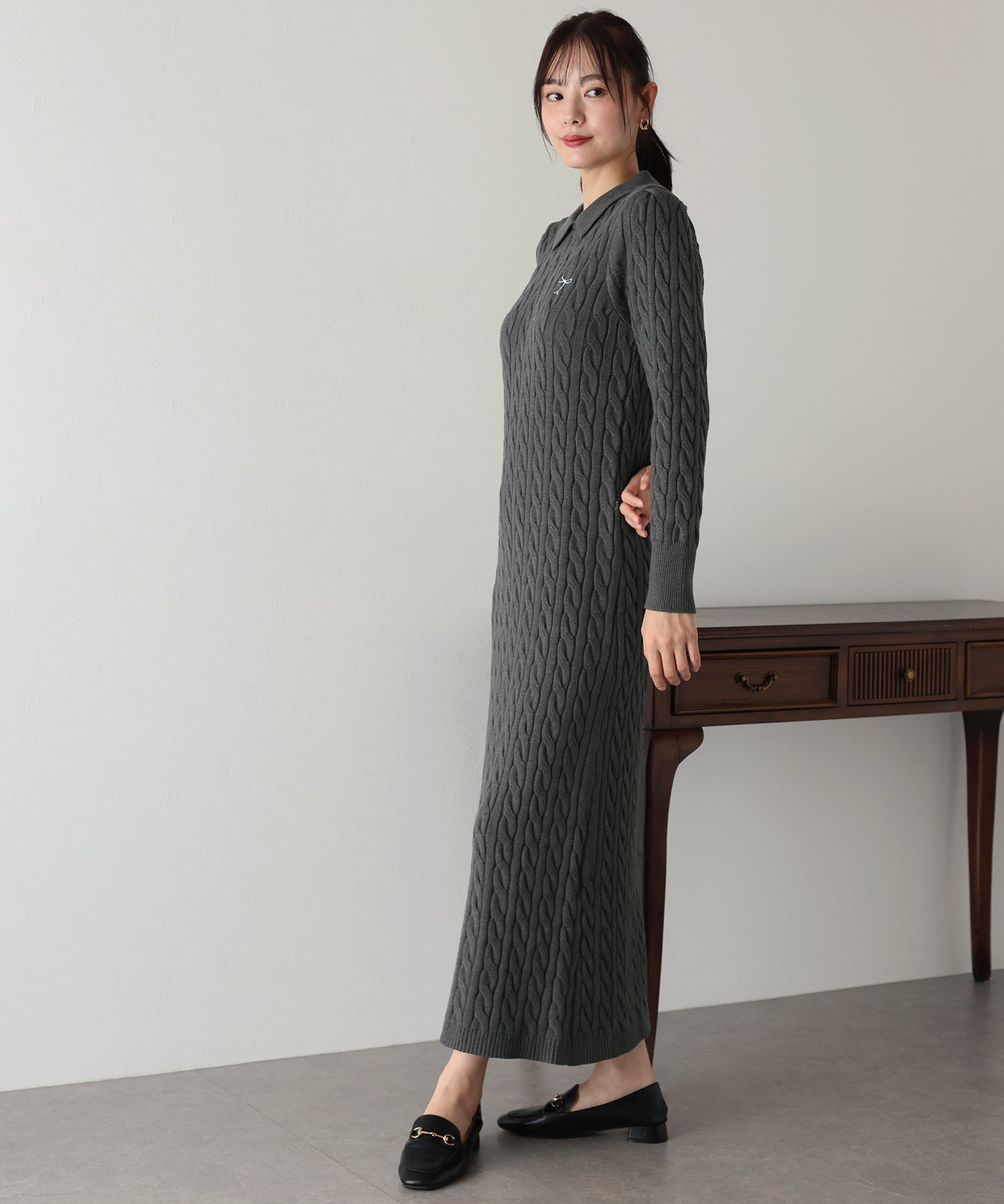 ブルーイースト BLUEEAST リボン刺繍ポロケーブルニットワンピース