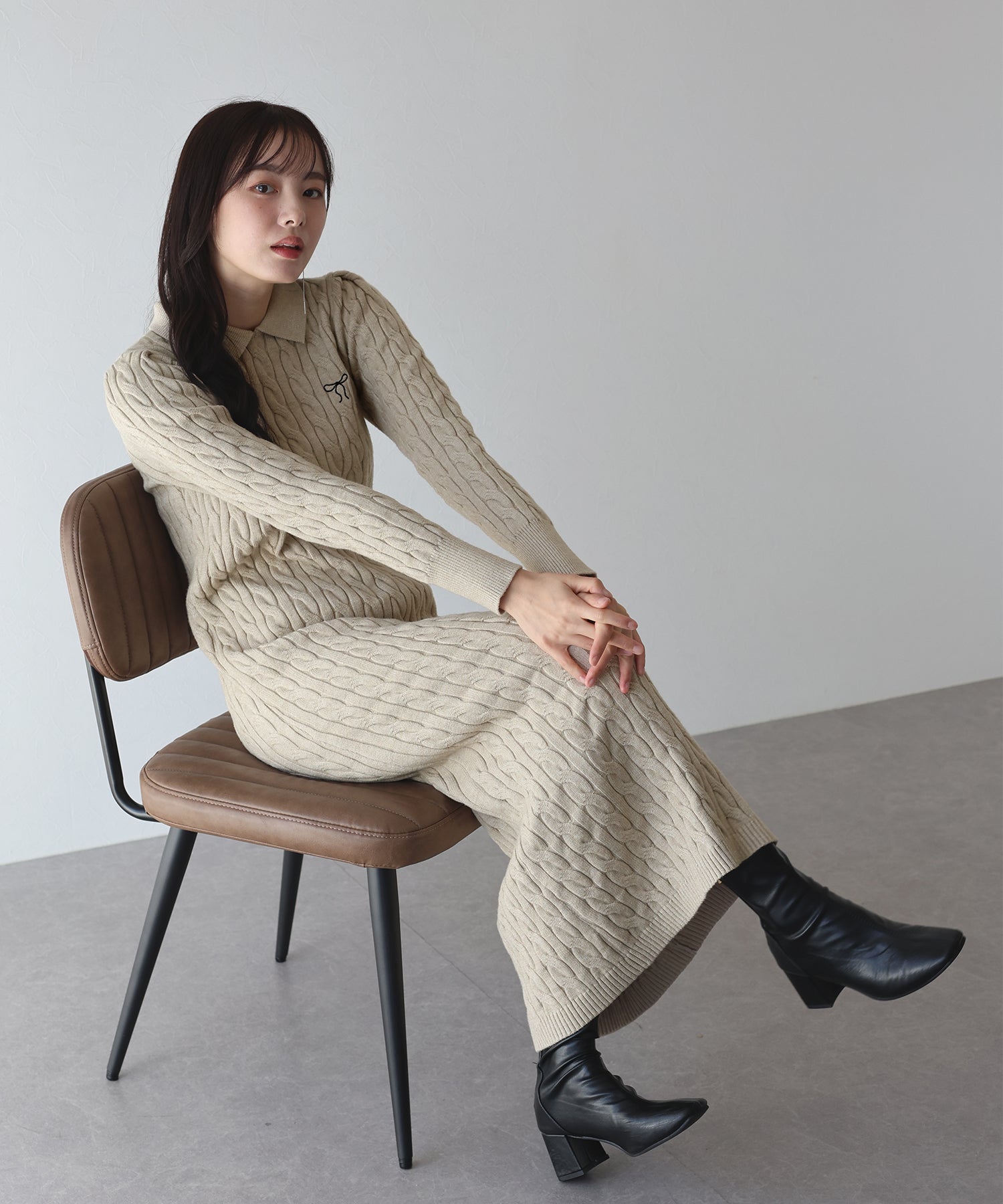 ブルーイースト BLUEEAST リボン刺繍ポロケーブルニットワンピース