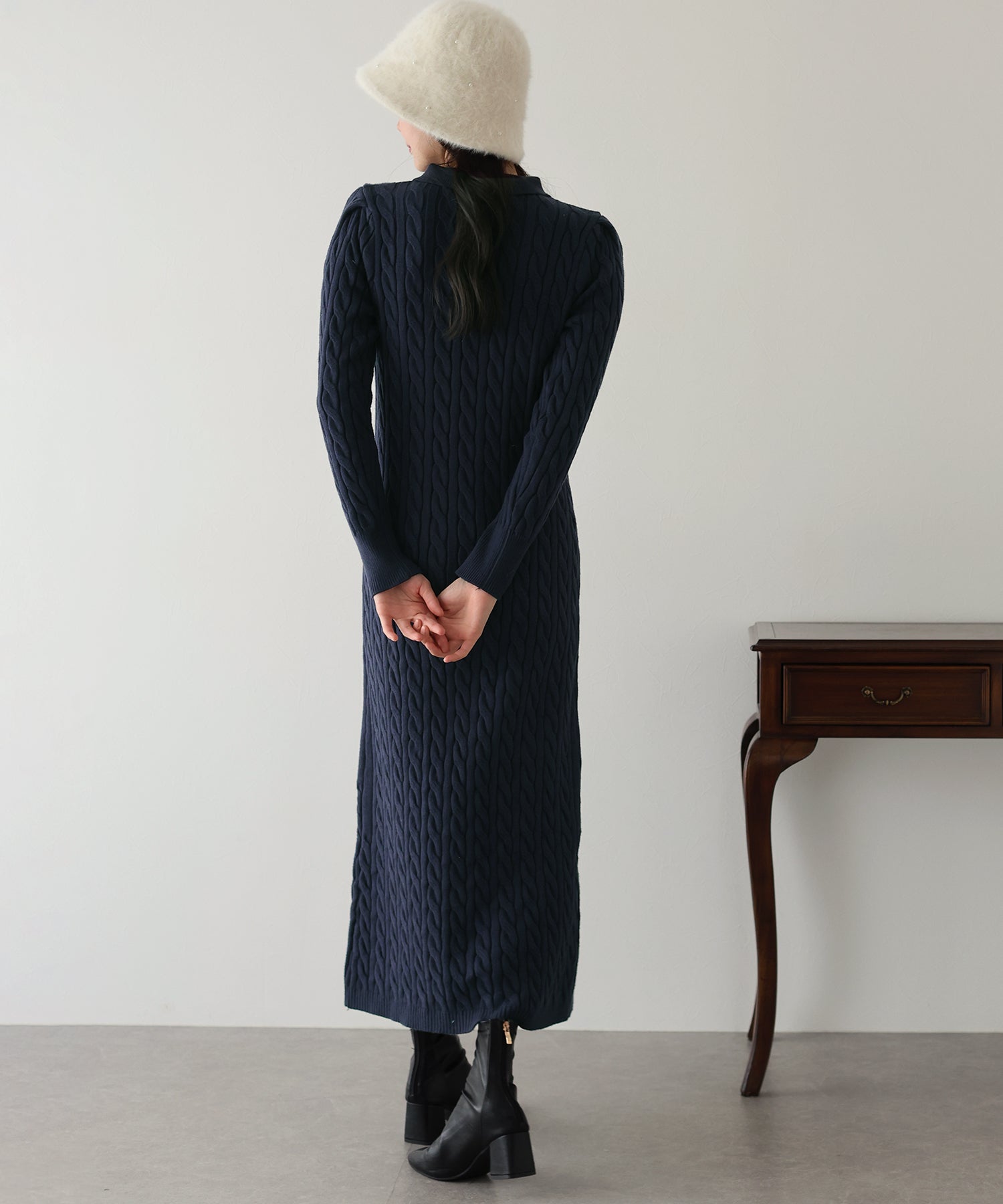 ブルーイースト BLUEEAST リボン刺繍ポロケーブルニットワンピース