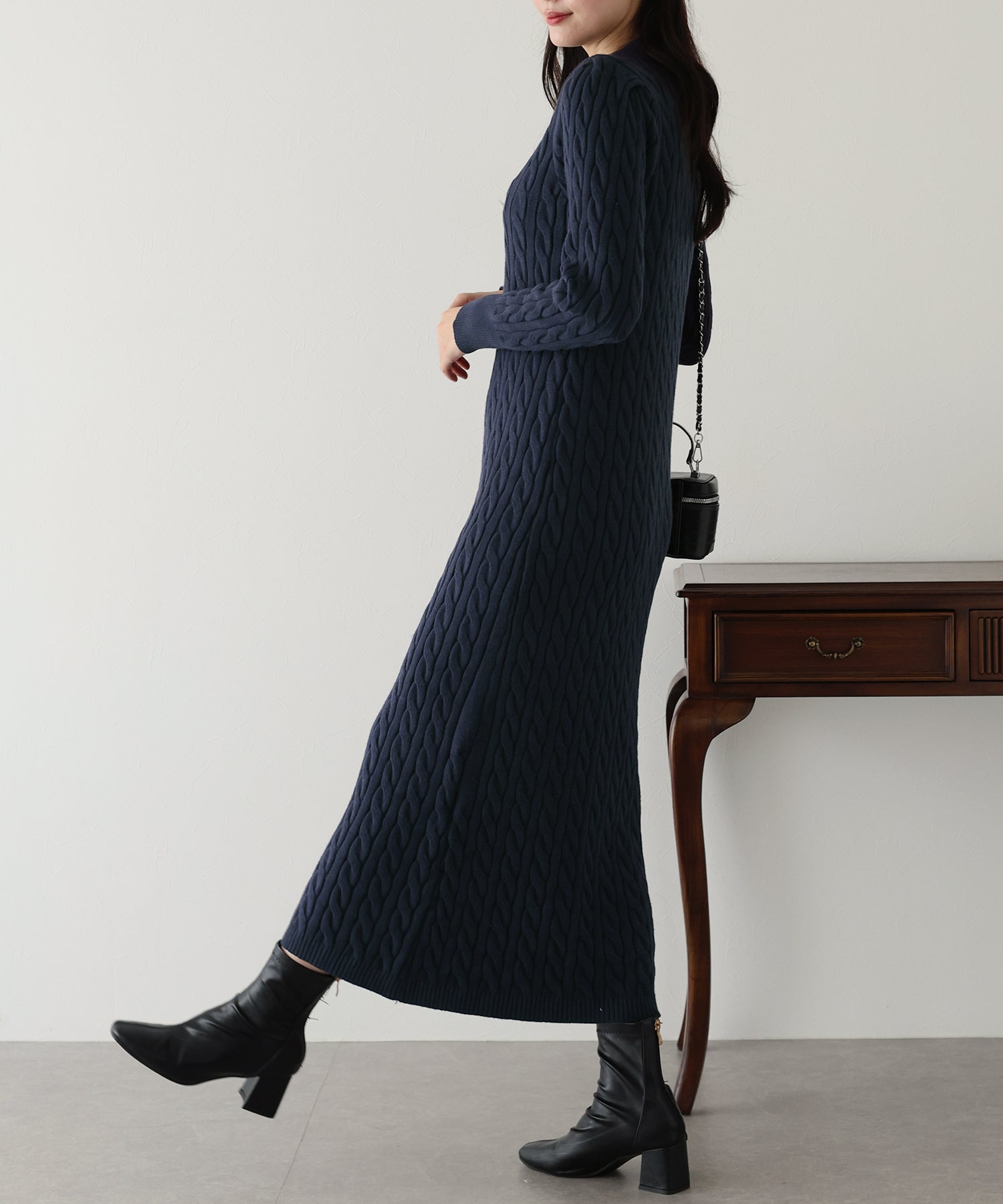 ブルーイースト BLUEEAST リボン刺繍ポロケーブルニットワンピース