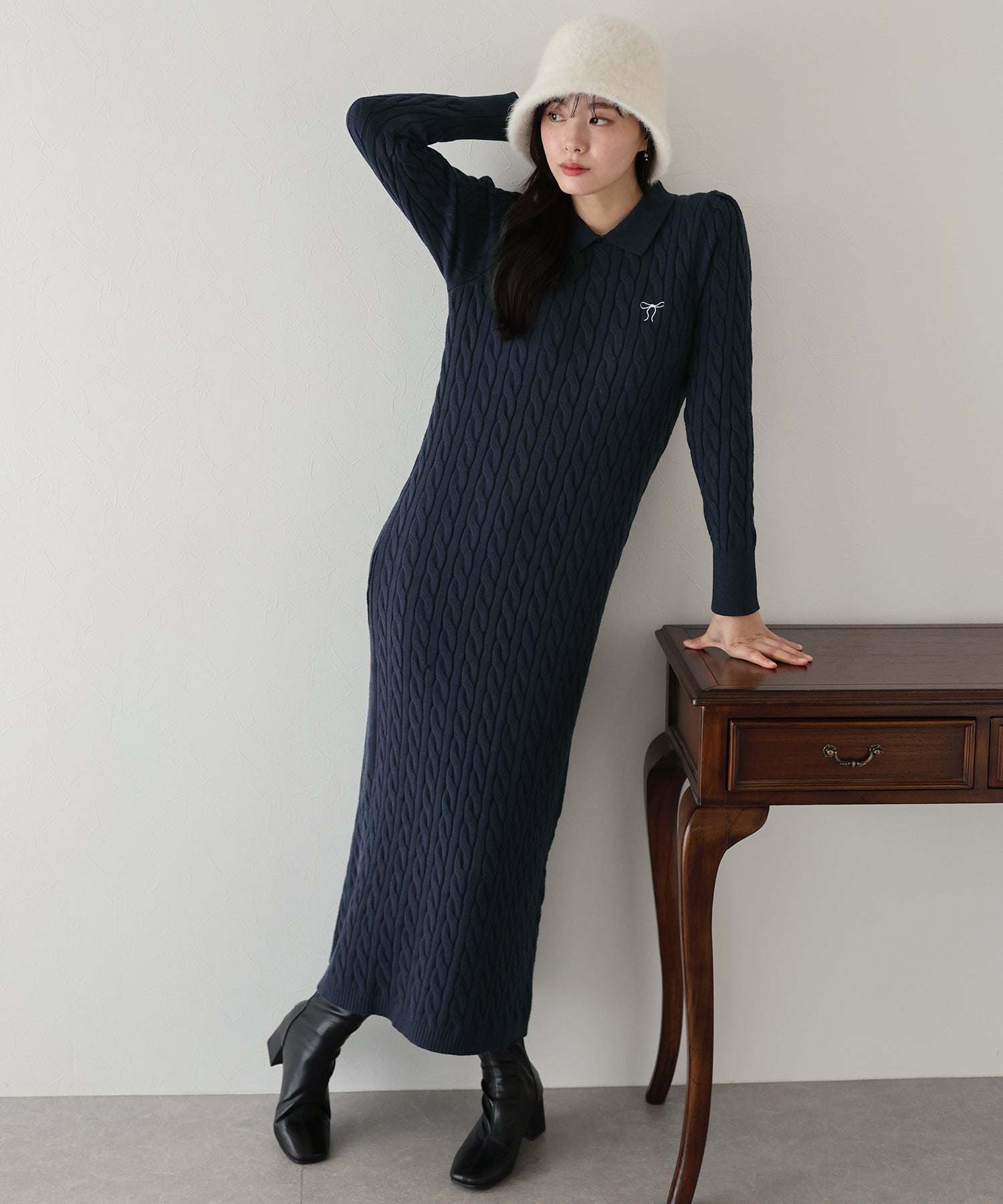 ブルーイースト BLUEEAST リボン刺繍ポロケーブルニットワンピース