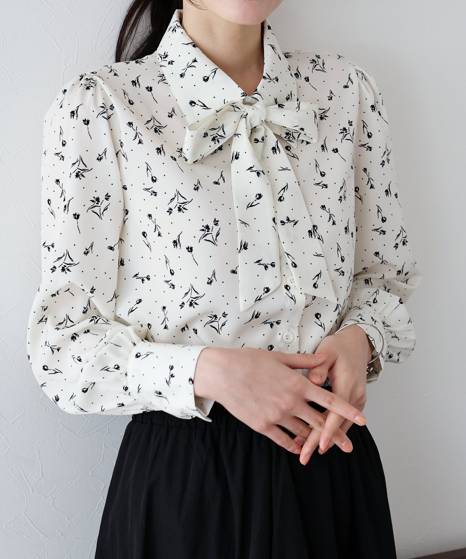 ブルーイースト BLUEEAST ボウタイリボンブラウス （花柄・アイボリー） 花柄・アイボリー