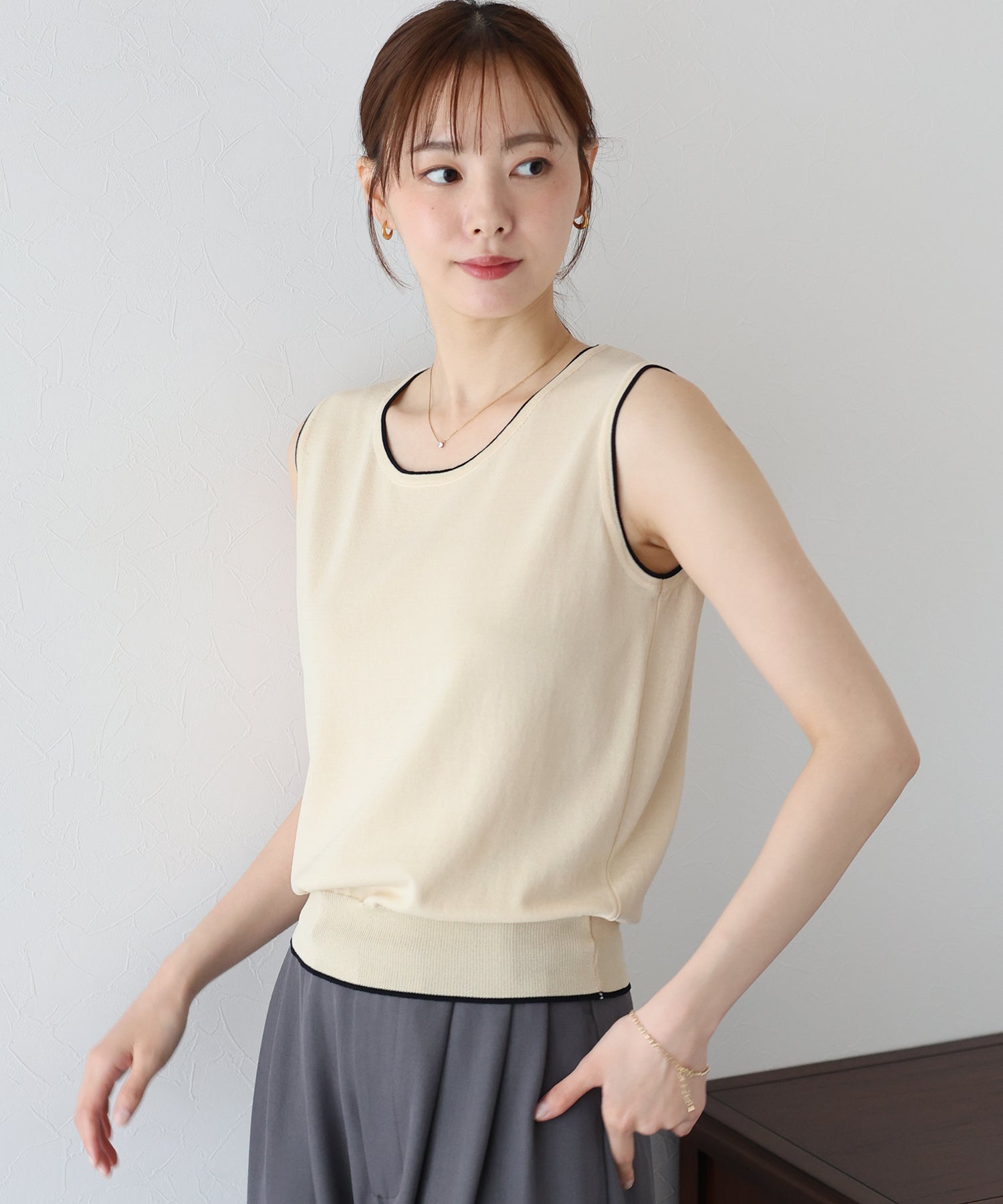 ブルーイースト BLUEEAST 配色ノースリーブニット （アイボリー） アイボリー