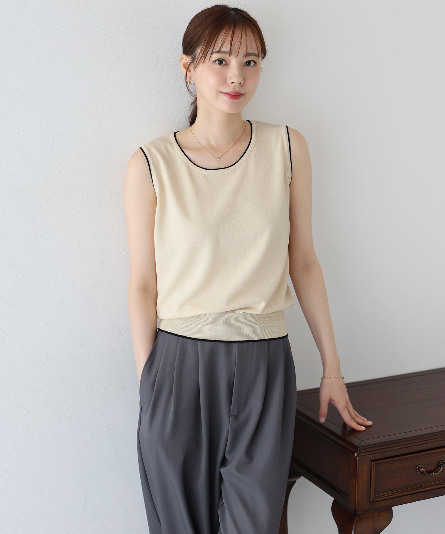 ブルーイースト BLUEEAST 配色ノースリーブニット （アイボリー） アイボリー