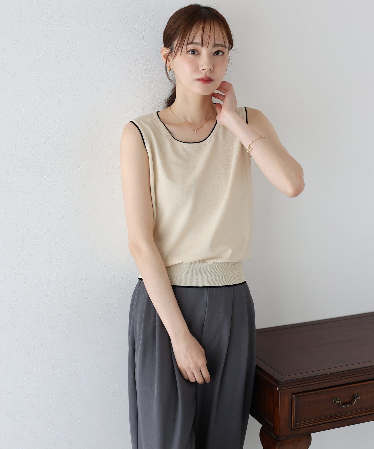 ブルーイースト BLUEEAST 配色ノースリーブニット （アイボリー） アイボリー