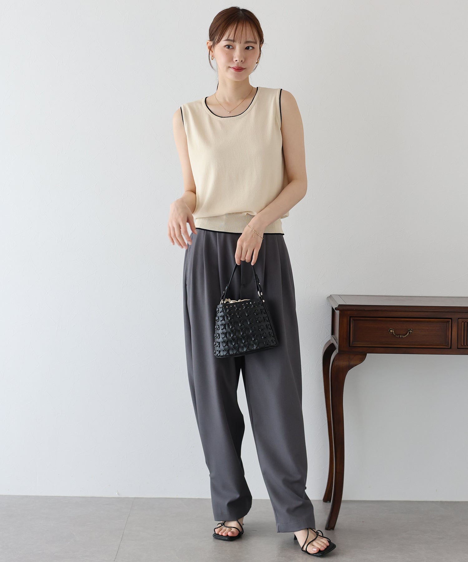 ブルーイースト BLUEEAST 配色ノースリーブニット （アイボリー） アイボリー