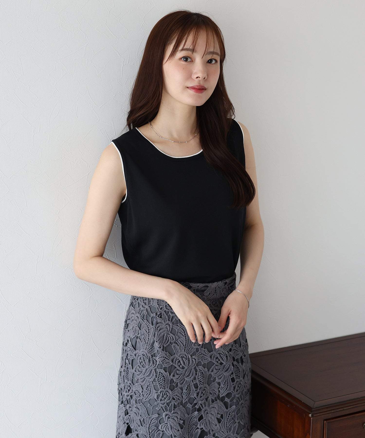 ブルーイースト BLUEEAST 配色ノースリーブニット （アイボリー） アイボリー