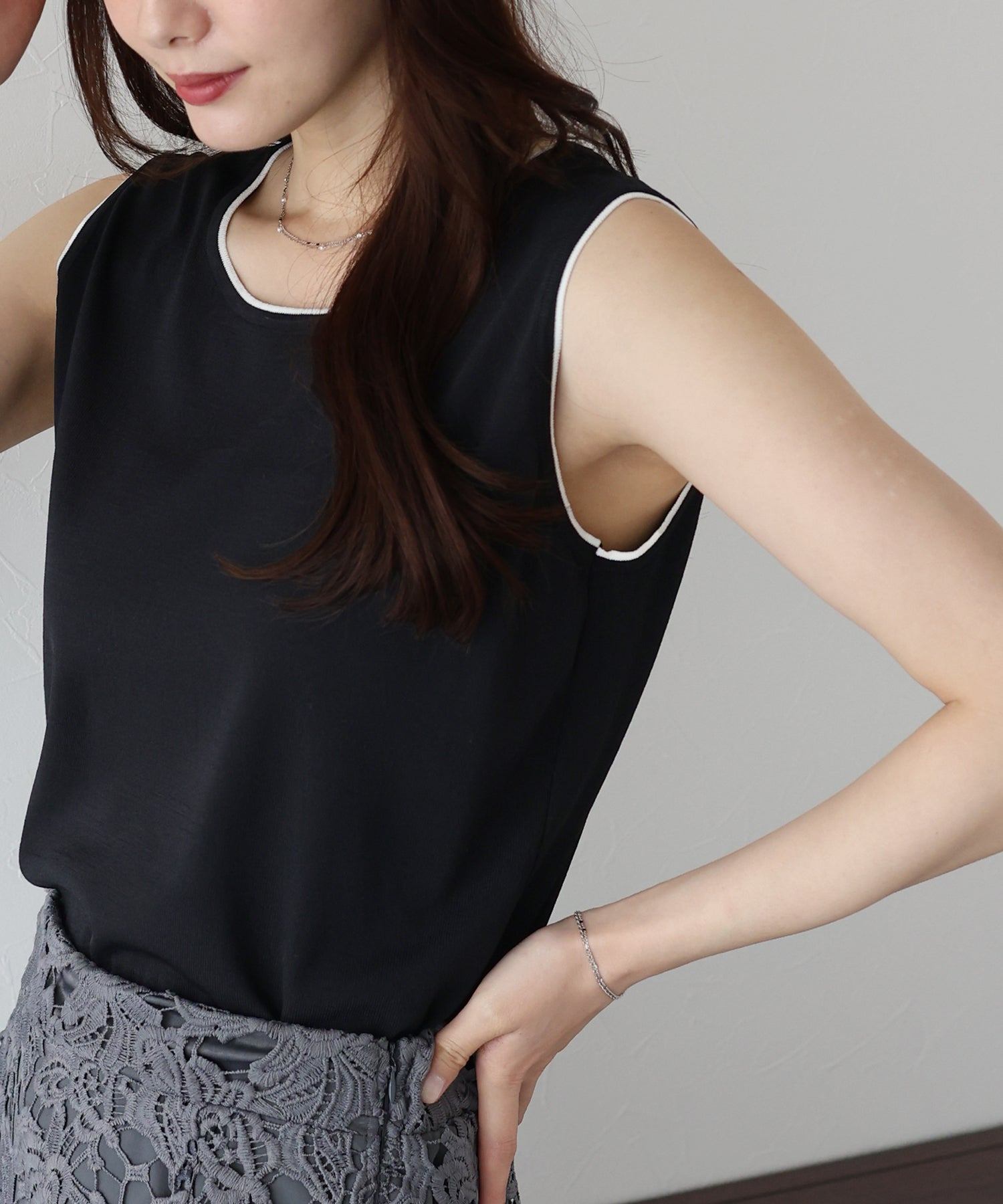 ブルーイースト BLUEEAST 配色ノースリーブニット （アイボリー） アイボリー