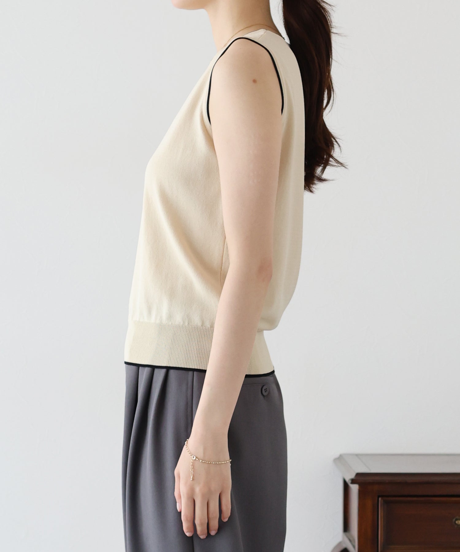 ブルーイースト BLUEEAST 配色ノースリーブニット （アイボリー） アイボリー