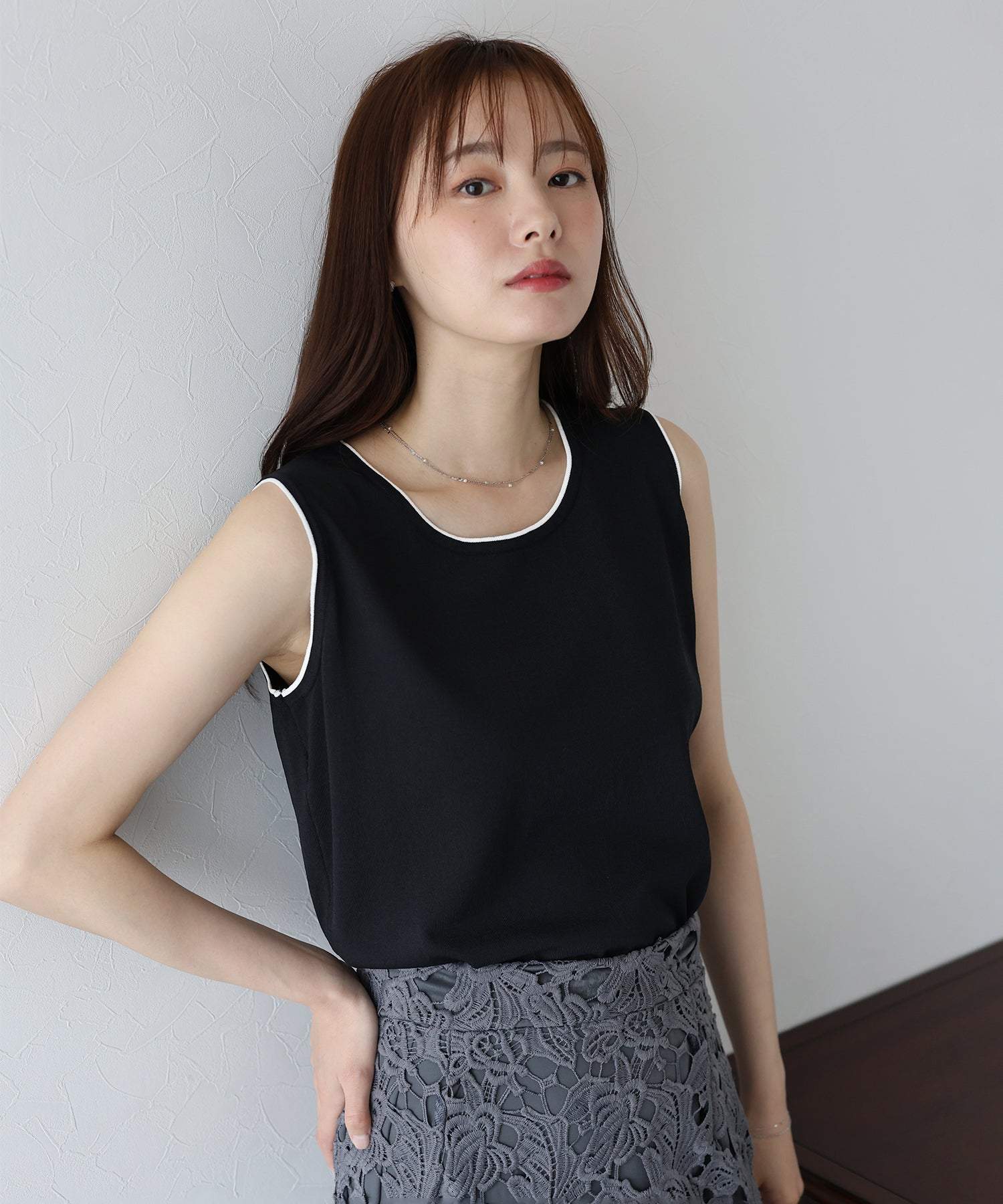 ブルーイースト BLUEEAST 配色ノースリーブニット （ブラック） ブラック