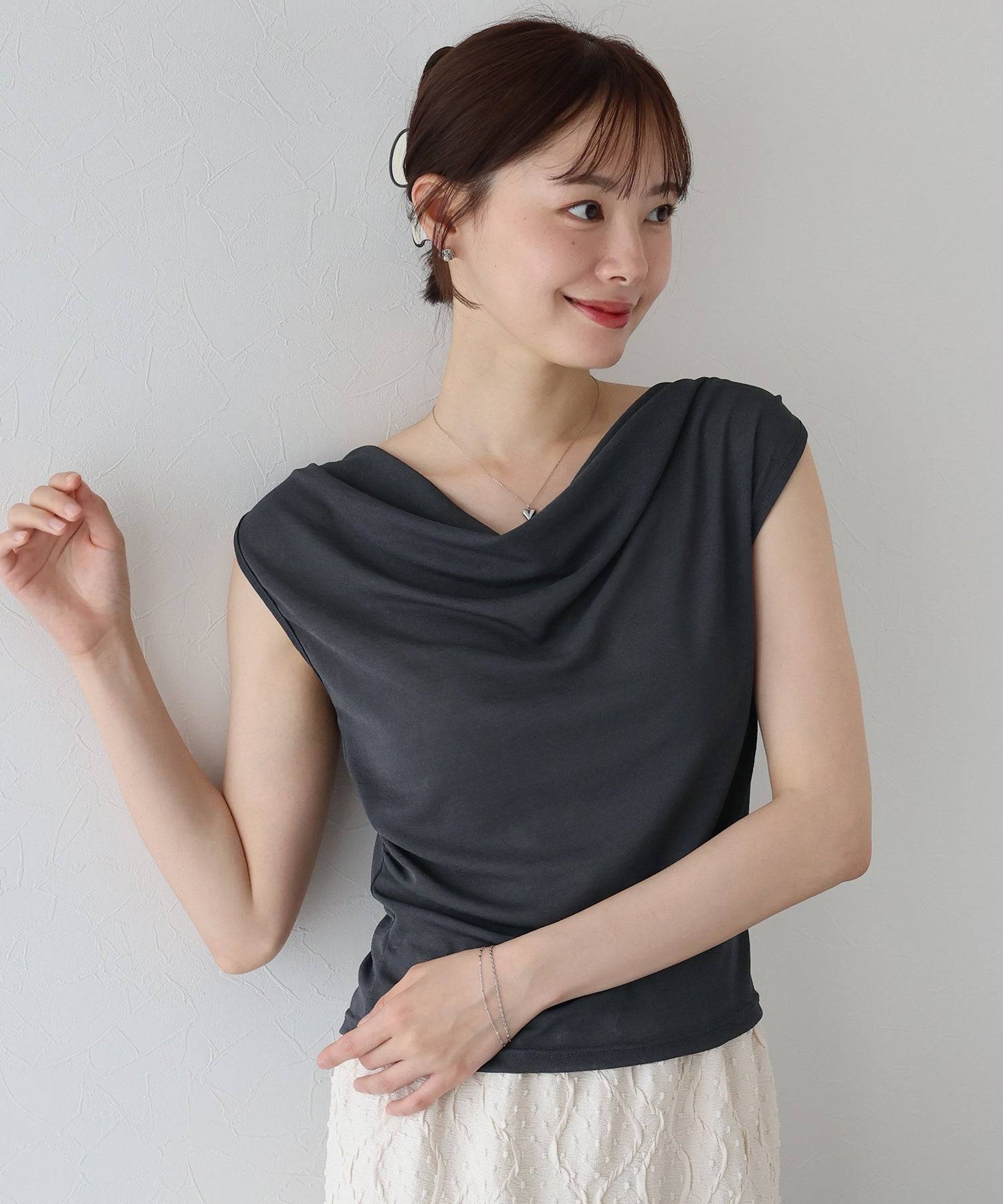 ブルーイースト BLUEEAST ドレープネックフレンチシアーTシャツ （ブラック） ブラック
