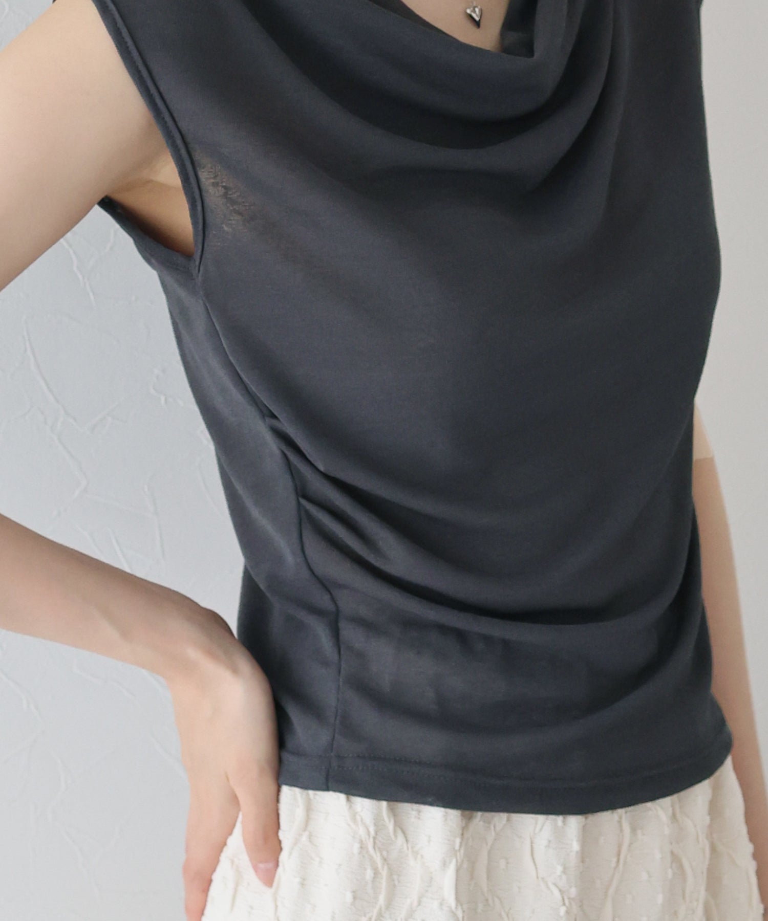 ブルーイースト BLUEEAST ドレープネックフレンチシアーTシャツ （ブラック） ブラック