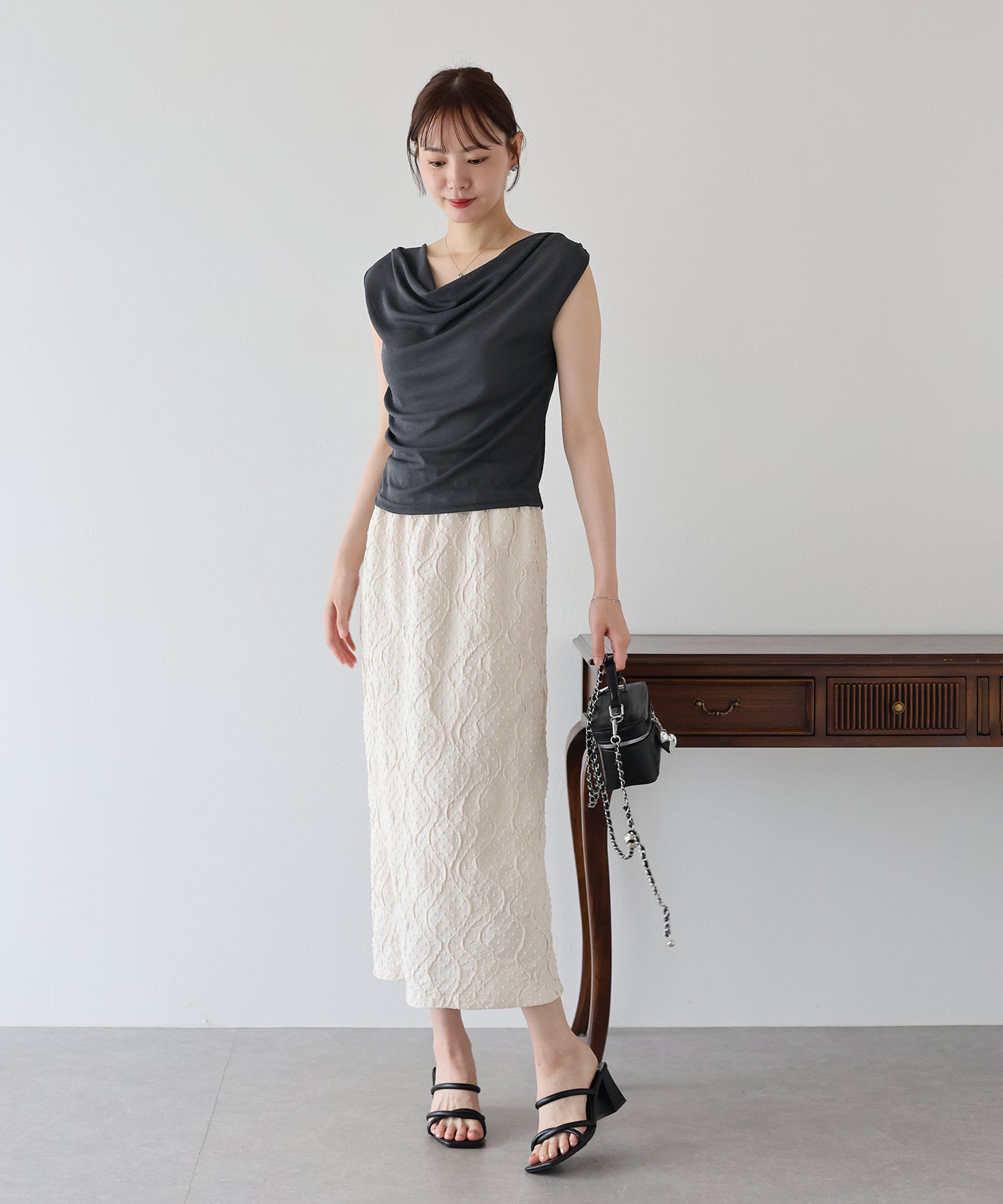 ブルーイースト BLUEEAST ドレープネックフレンチシアーTシャツ （ブラック） ブラック