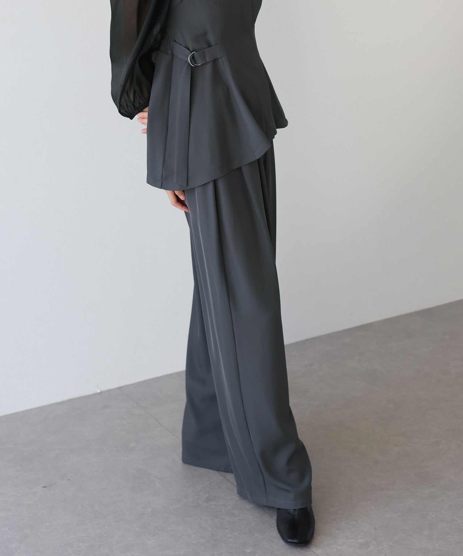 ブルーイースト BLUEEAST サイドベルトパンツドレス （チャコールグレー） チャコールグレー