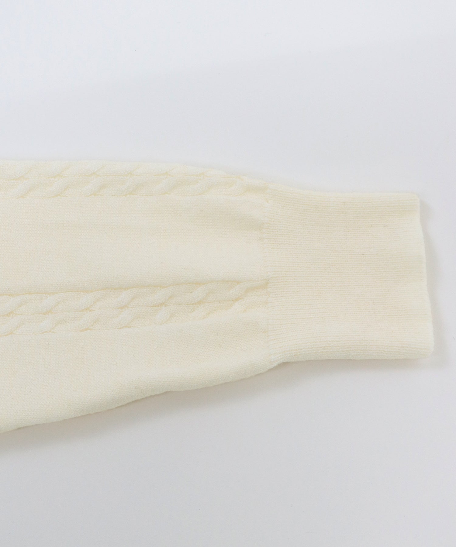 ブルーイースト BLUEEAST ワンポイントリボン刺繍ケーブルニット （ブラウン） ブラウン