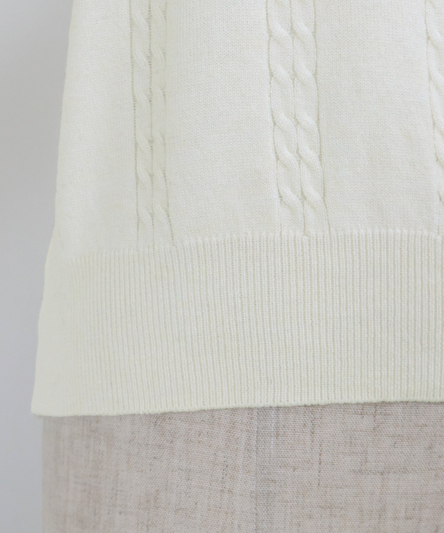 ブルーイースト BLUEEAST ワンポイントリボン刺繍ケーブルニット （ブラウン） ブラウン