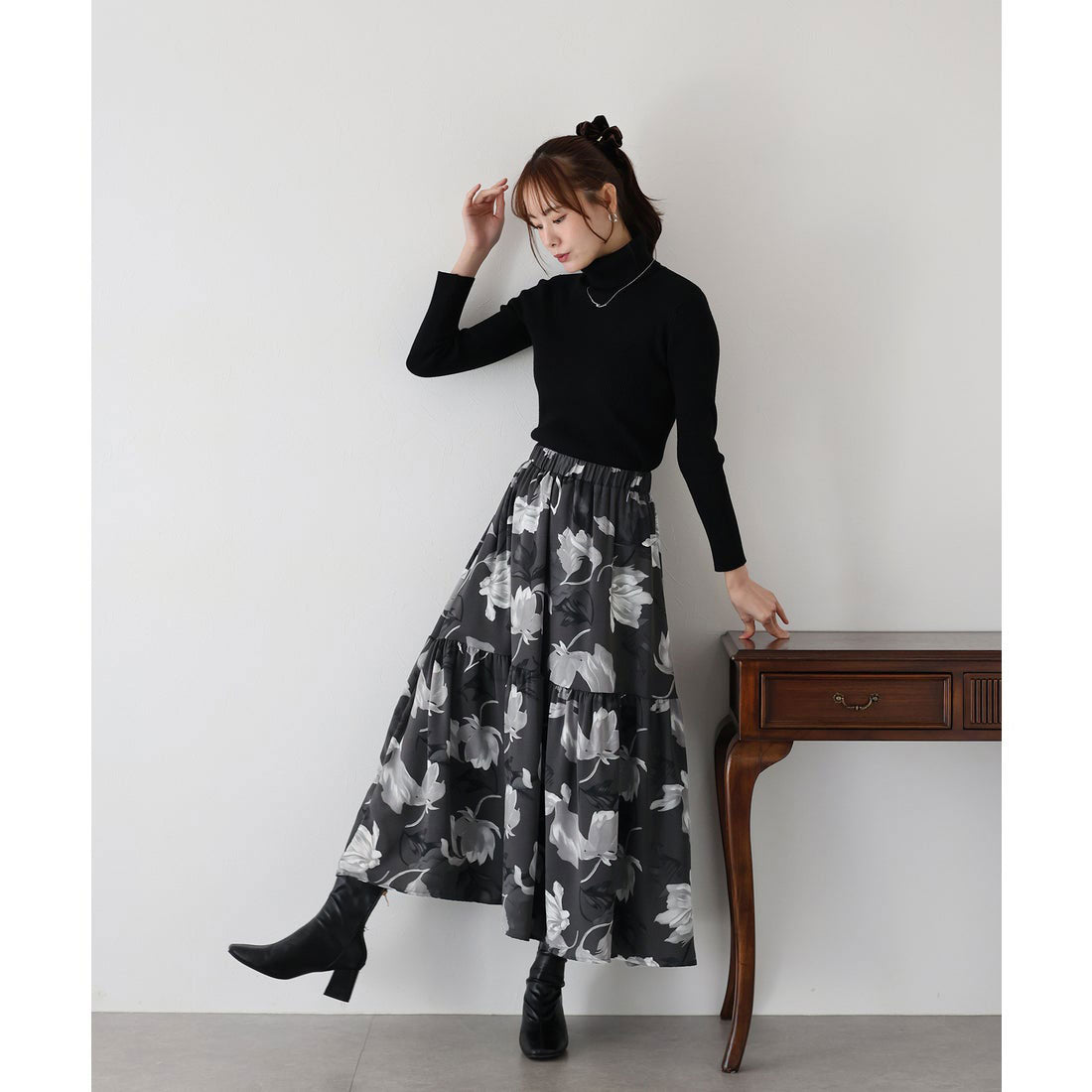 ブルーイースト BLUEEAST フラワーティアードスカート （グレー） グレー