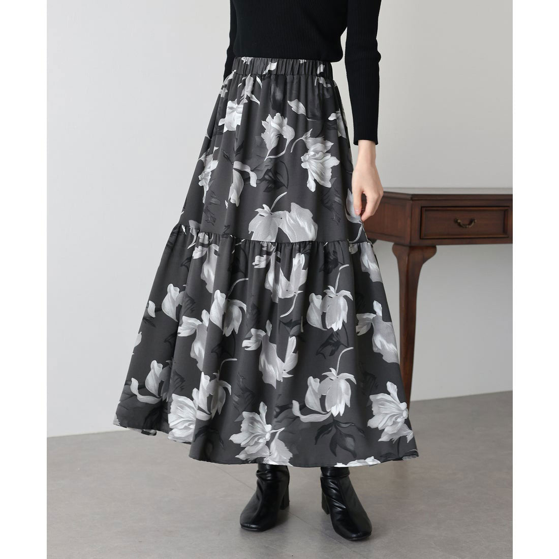 ブルーイースト BLUEEAST フラワーティアードスカート （グレー） グレー