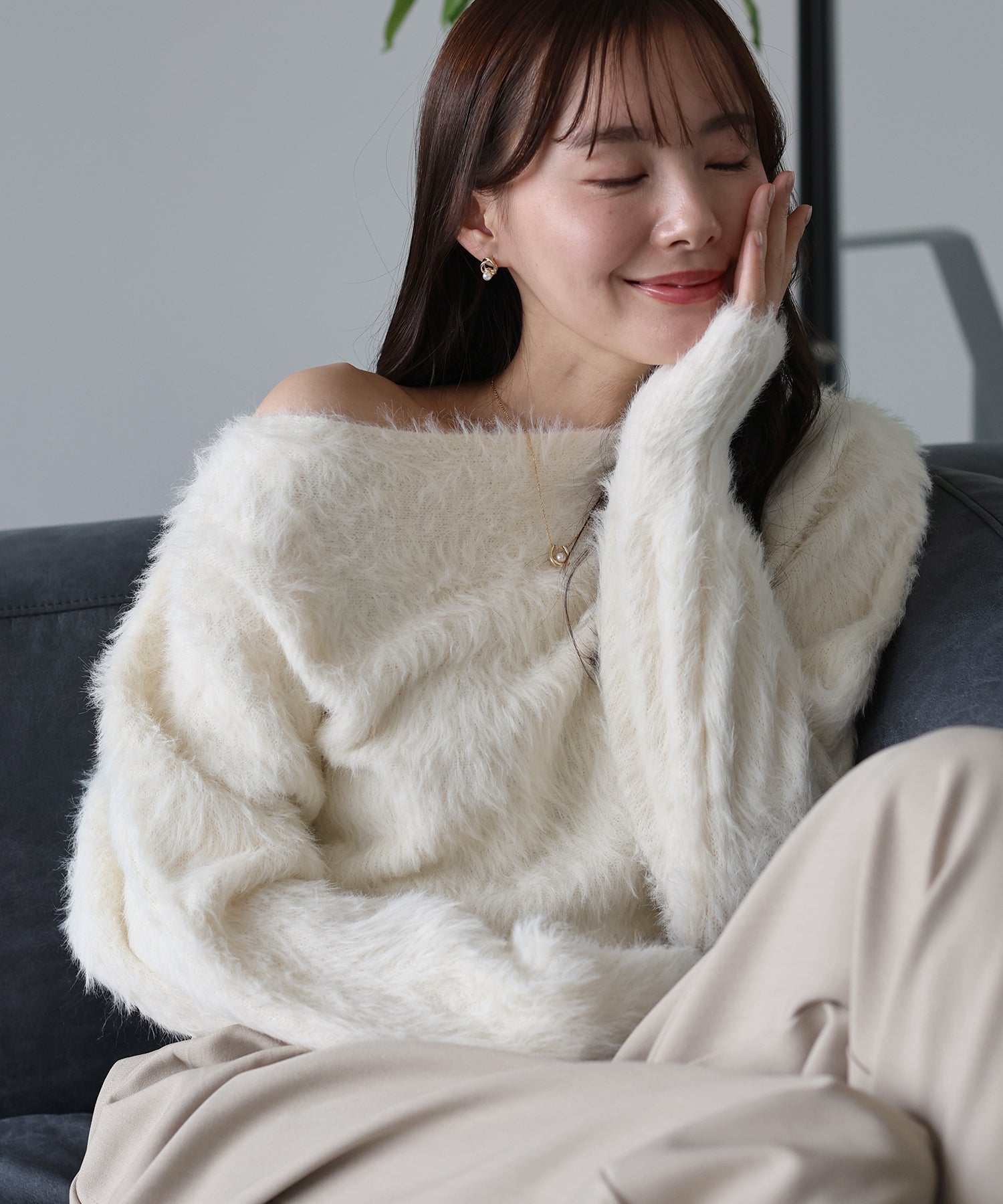 ブルーイースト BLUEEAST オフショルシャギーニット （ブラウン） ブラウン