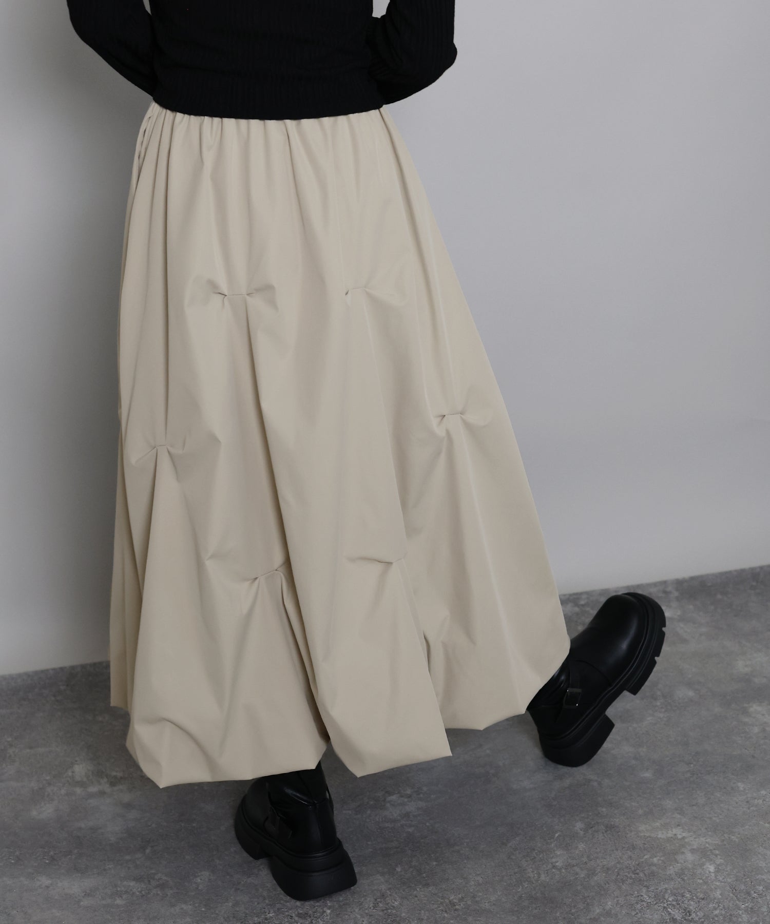 ジェーバイブルー J by blue ランダムタックバルーンスカート （ブラック） ブラック