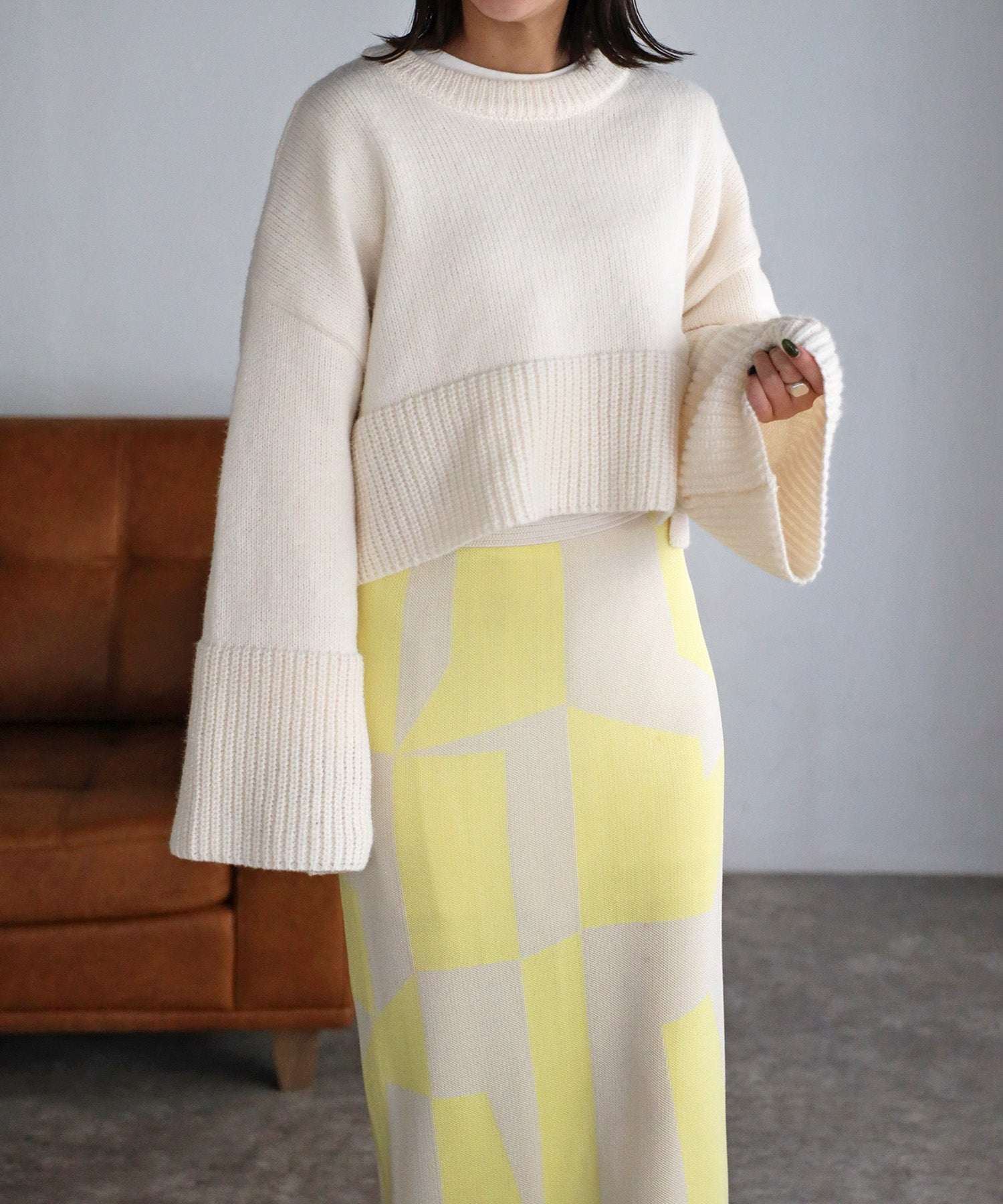 ボンジュールサガン BONJOUR SAGAN フレアスリーブ裾スリットニット （off-white） off-white