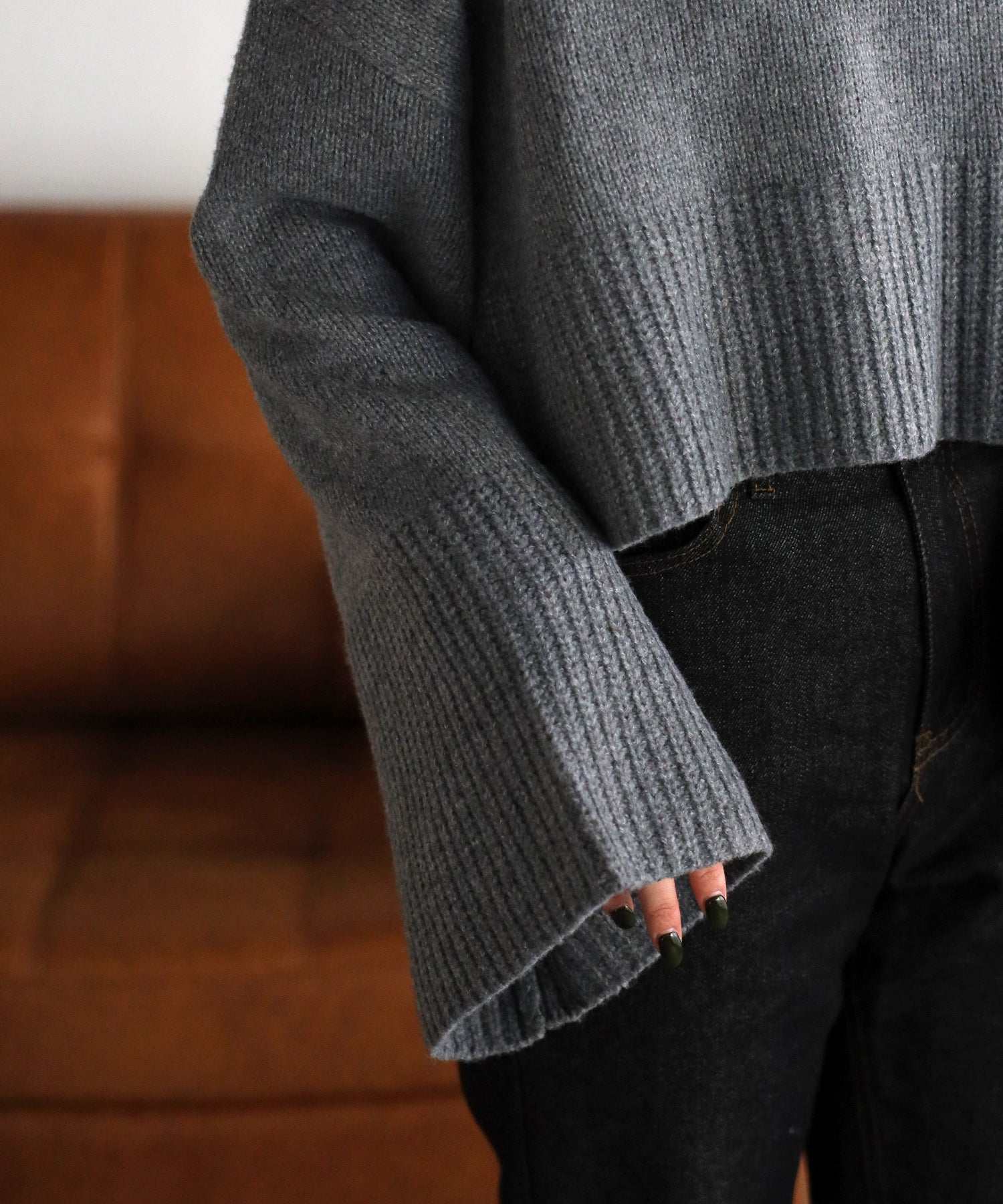 ボンジュールサガン BONJOUR SAGAN フレアスリーブ裾スリットニット （off-white） off-white