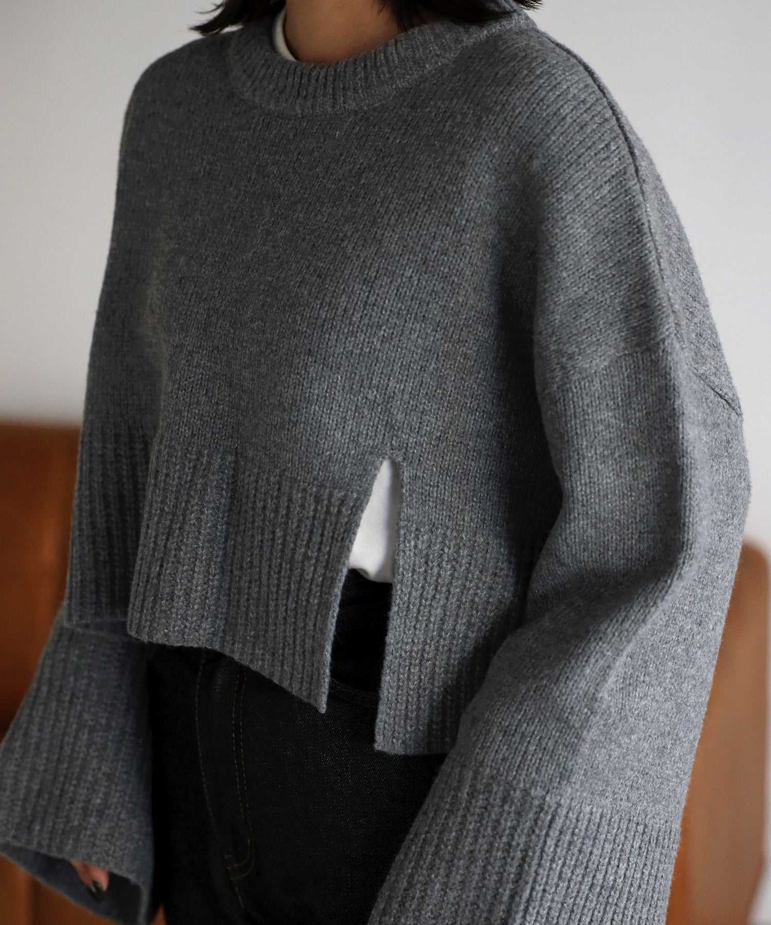 ボンジュールサガン BONJOUR SAGAN フレアスリーブ裾スリットニット （off-white） off-white