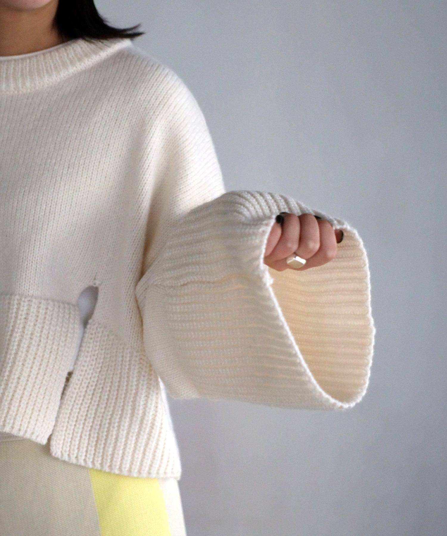 ボンジュールサガン BONJOUR SAGAN フレアスリーブ裾スリットニット （off-white） off-white