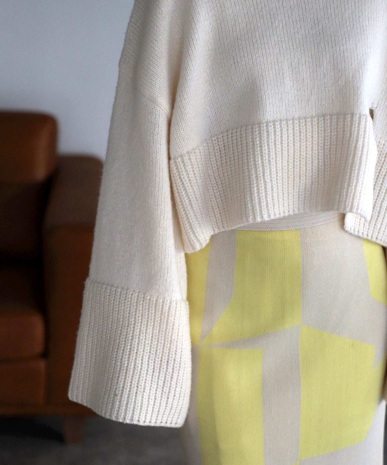 ボンジュールサガン BONJOUR SAGAN フレアスリーブ裾スリットニット （off-white） off-white