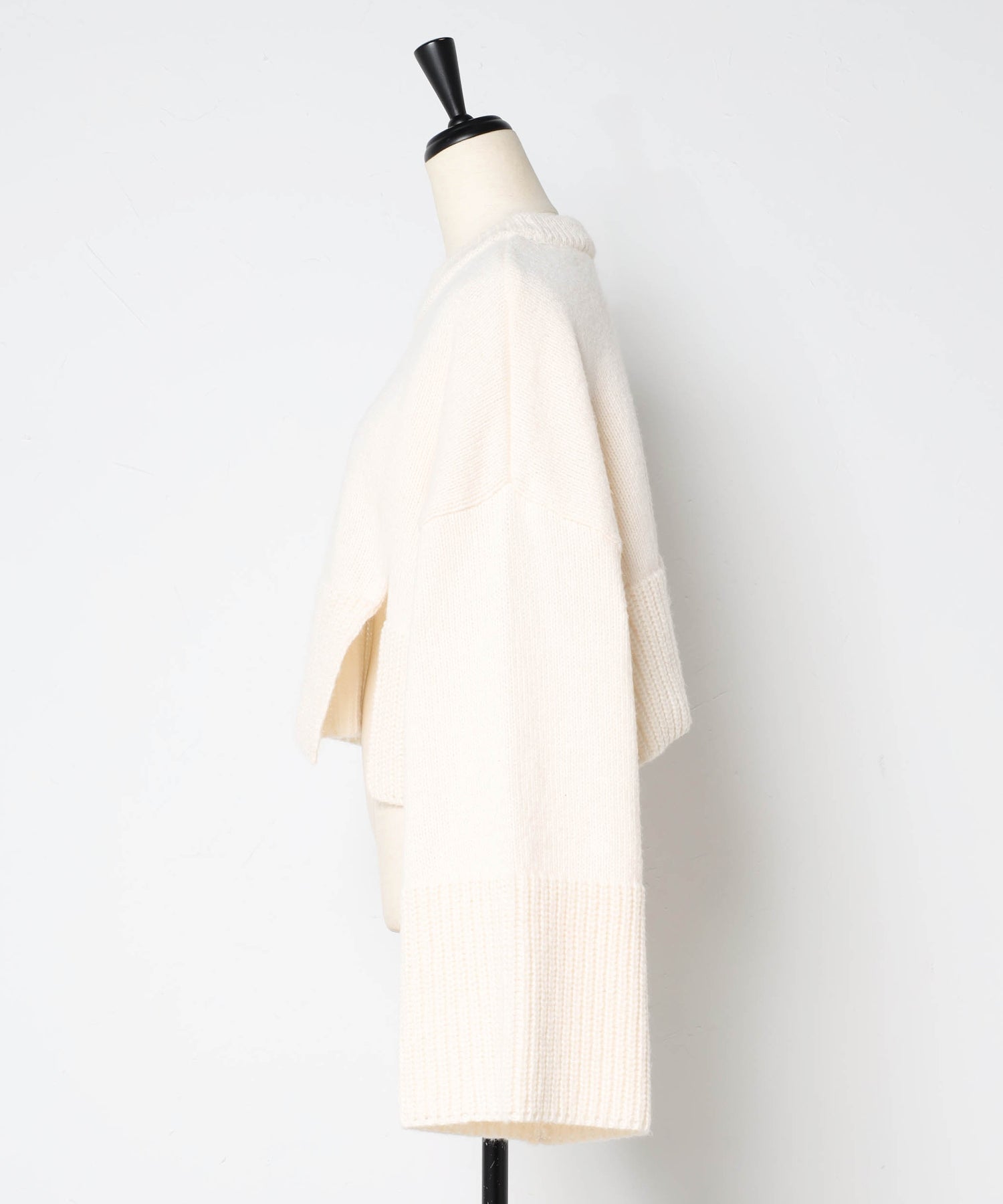 ボンジュールサガン BONJOUR SAGAN フレアスリーブ裾スリットニット （off-white） off-white