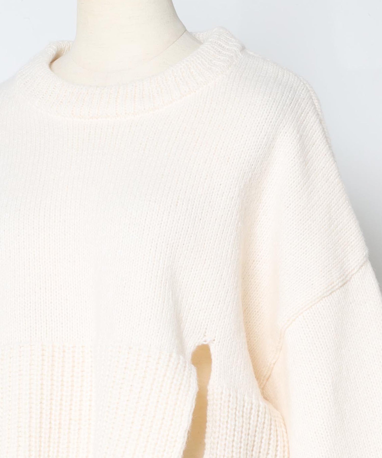 ボンジュールサガン BONJOUR SAGAN フレアスリーブ裾スリットニット （off-white） off-white