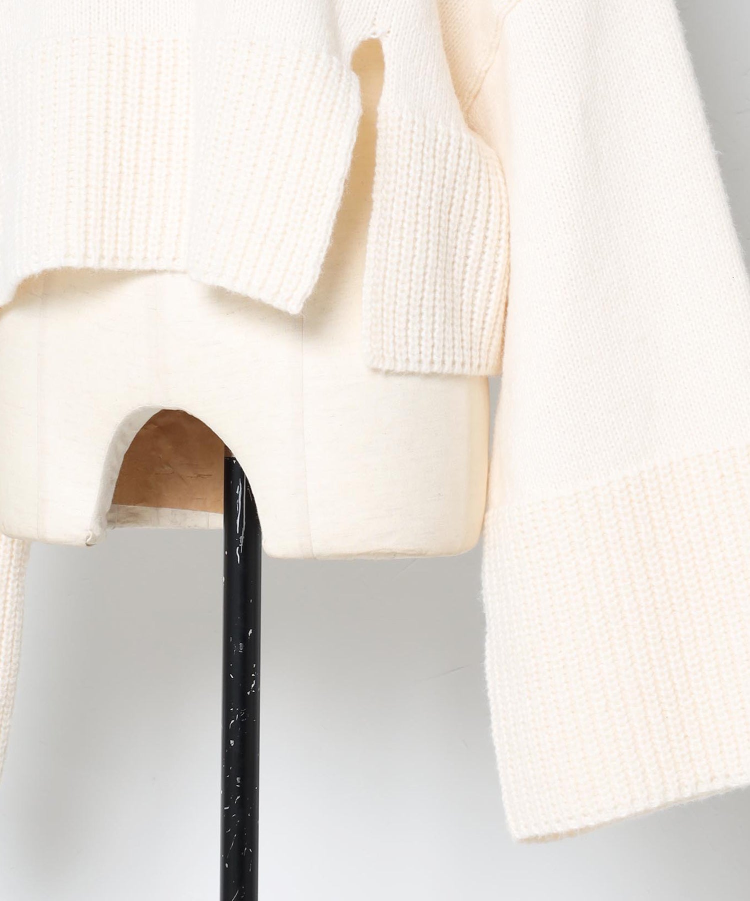 ボンジュールサガン BONJOUR SAGAN フレアスリーブ裾スリットニット （off-white） off-white