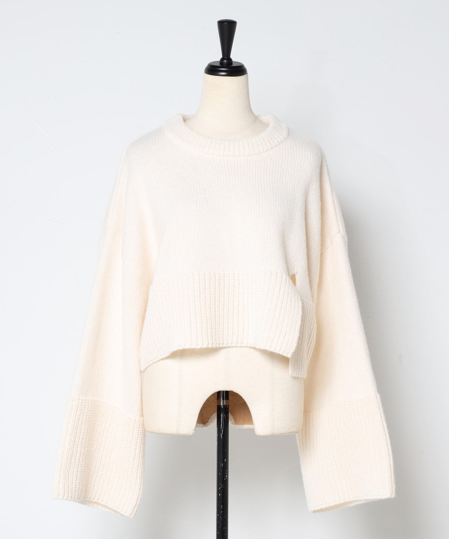 ボンジュールサガン BONJOUR SAGAN フレアスリーブ裾スリットニット （off-white） off-white