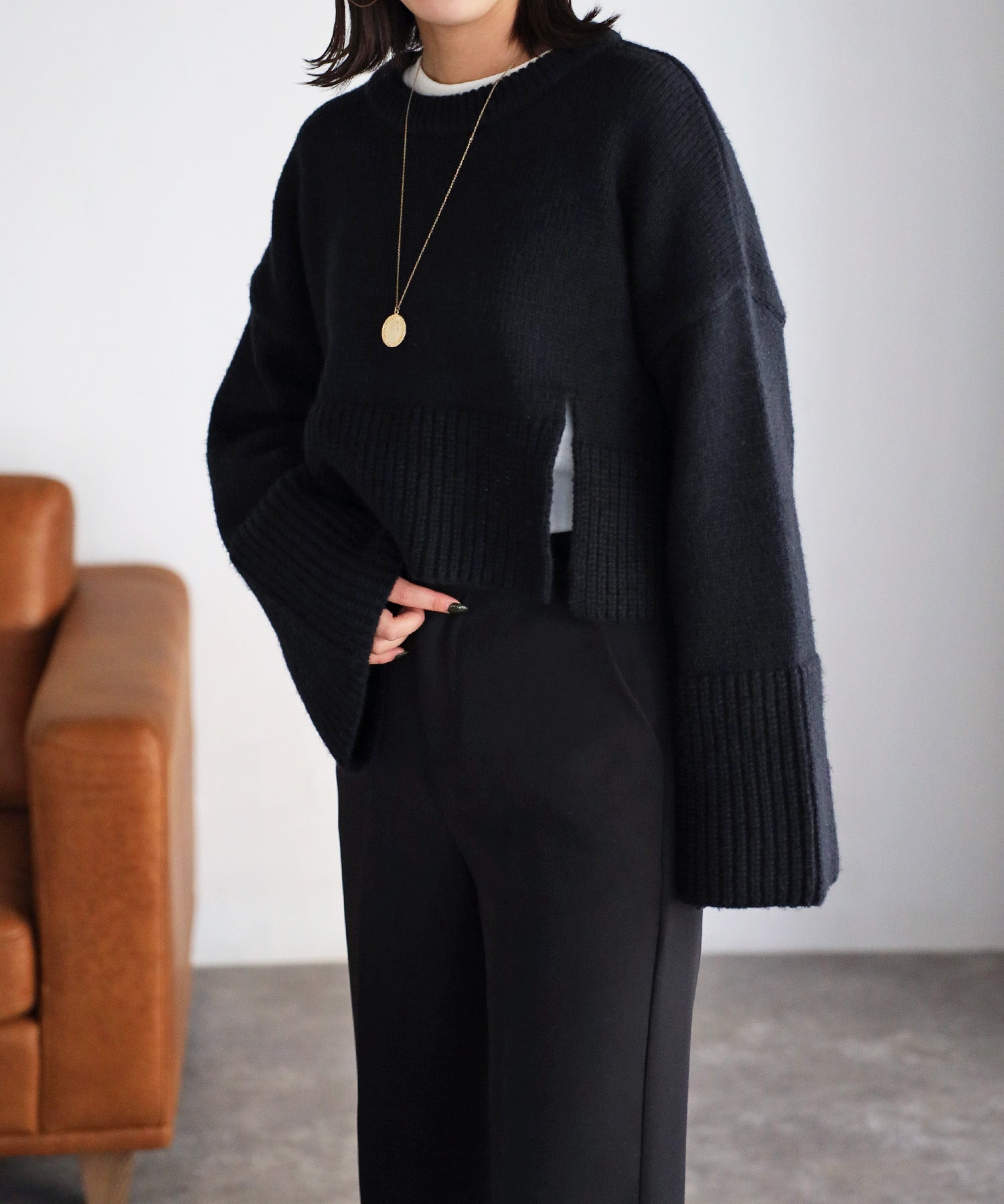 ボンジュールサガン BONJOUR SAGAN フレアスリーブ裾スリットニット （black） black