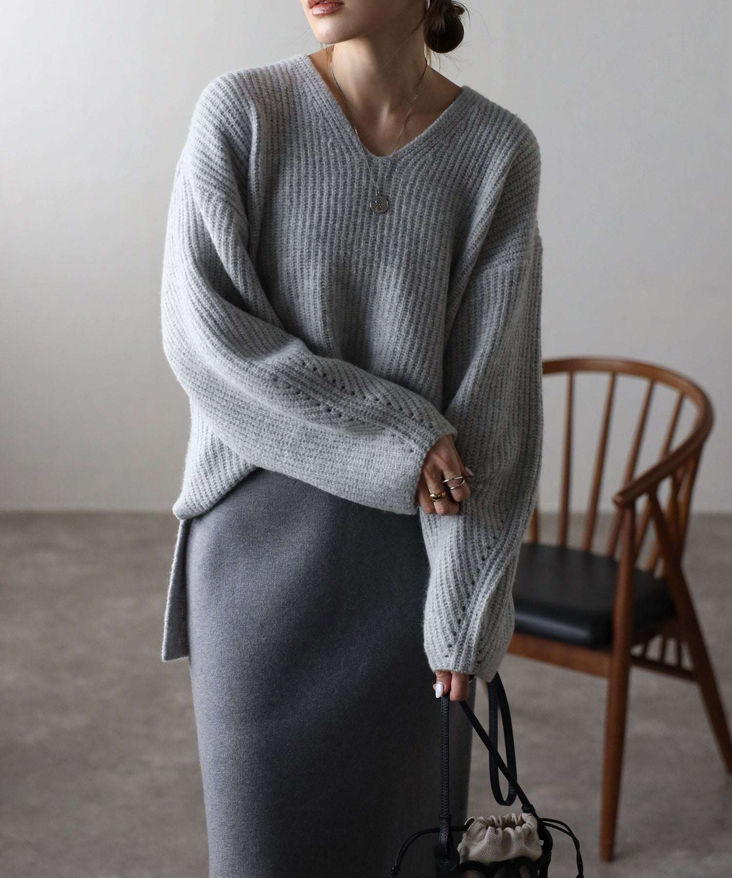 ボンジュールサガン BONJOUR SAGAN 片畦編みヤーンVネックニット