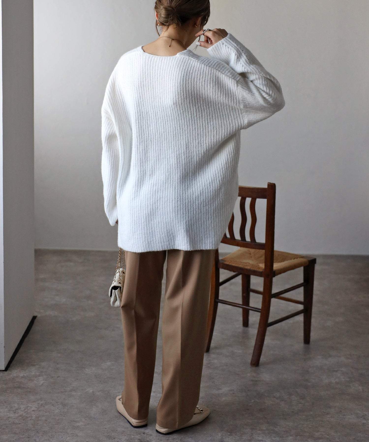 ボンジュールサガン BONJOUR SAGAN 片畦編みヤーンVネックニット