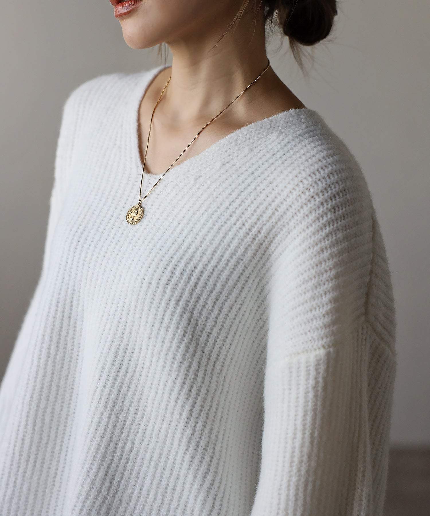 ボンジュールサガン BONJOUR SAGAN 片畦編みヤーンVネックニット