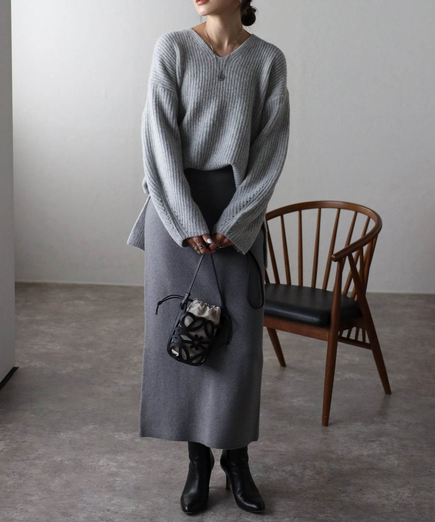 ボンジュールサガン BONJOUR SAGAN 片畦編みヤーンVネックニット