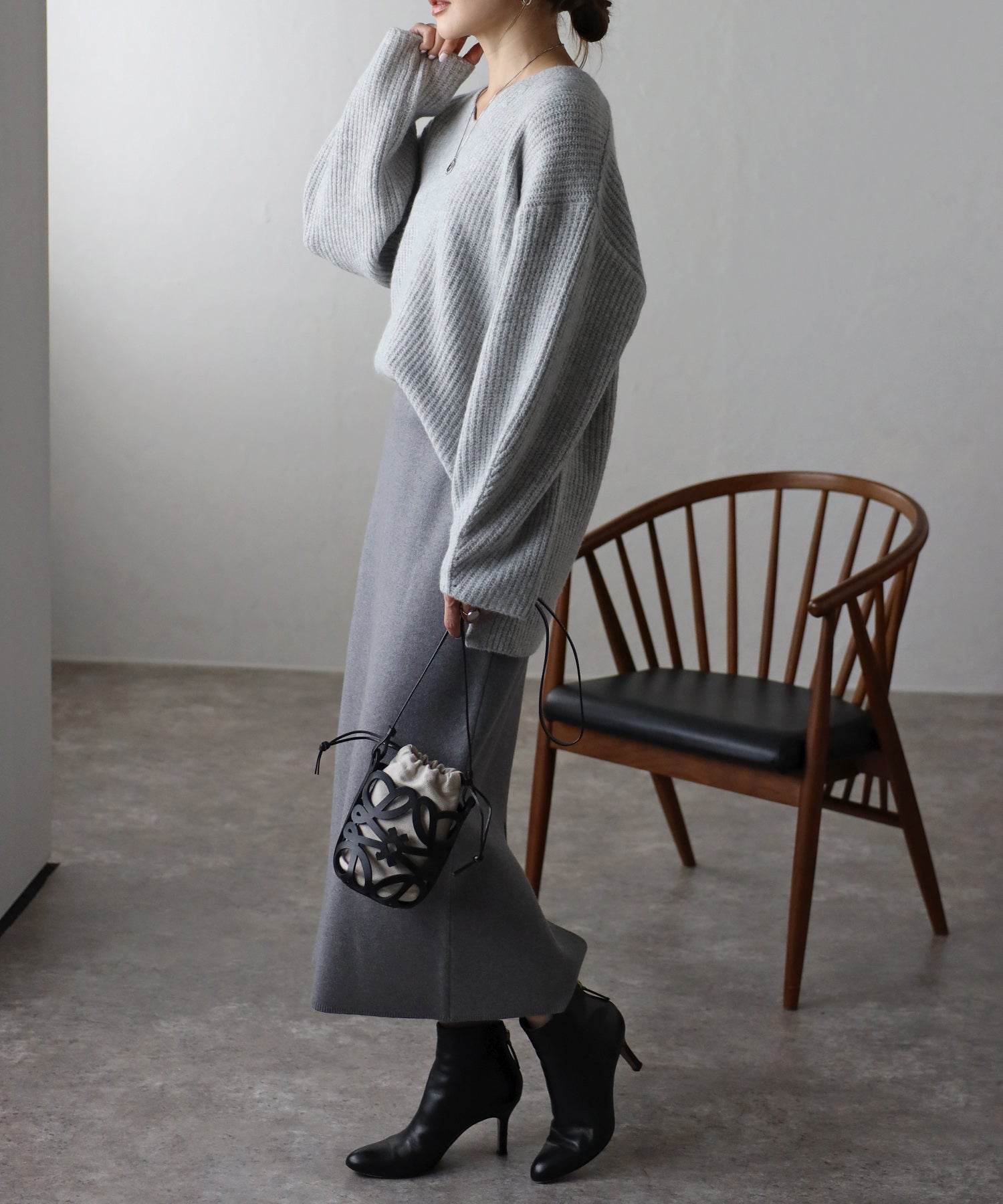 ボンジュールサガン BONJOUR SAGAN 片畦編みヤーンVネックニット