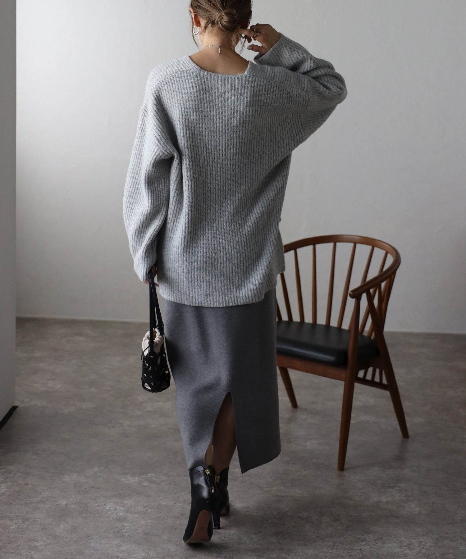 ボンジュールサガン BONJOUR SAGAN 片畦編みヤーンVネックニット