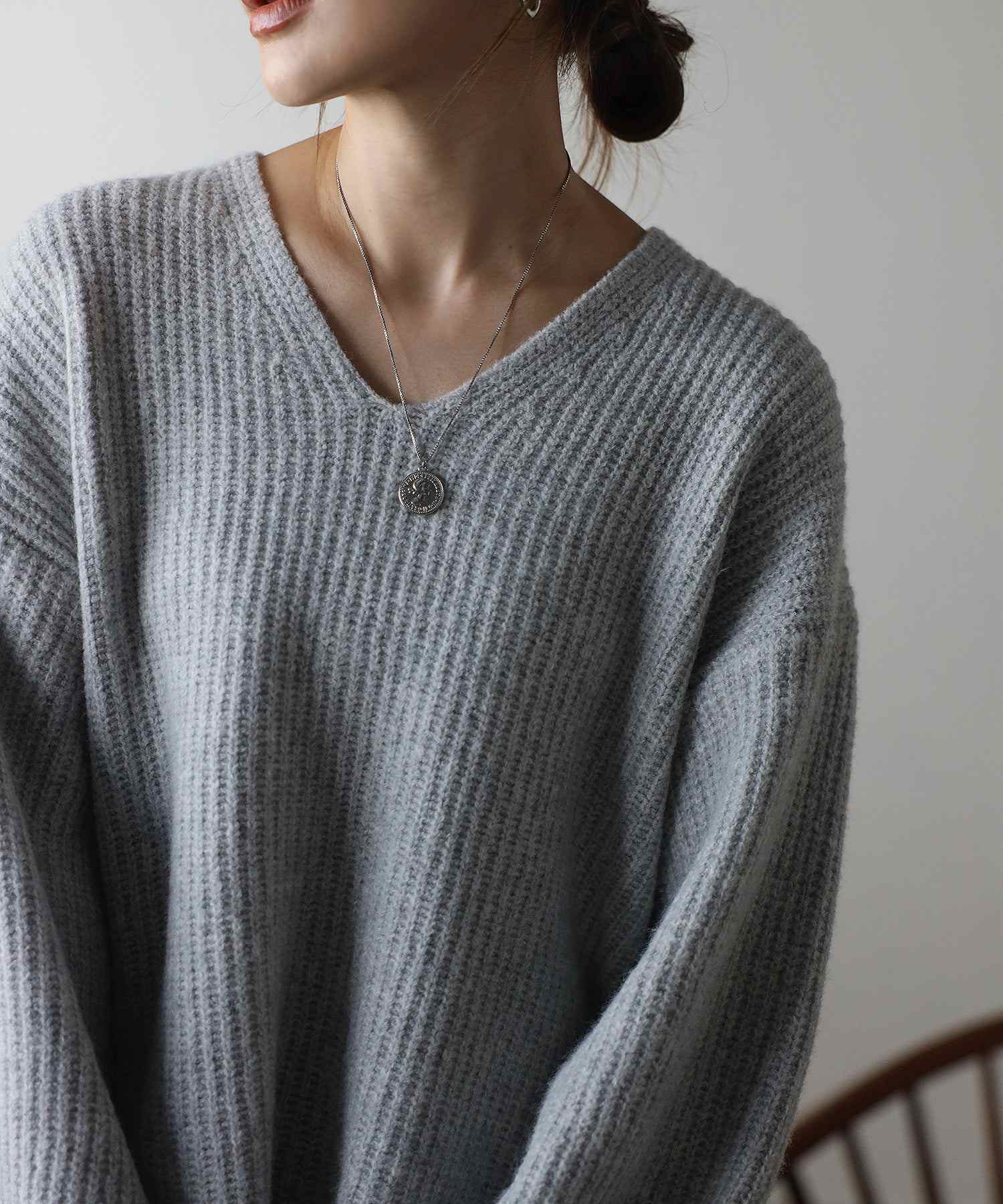 ボンジュールサガン BONJOUR SAGAN 片畦編みヤーンVネックニット