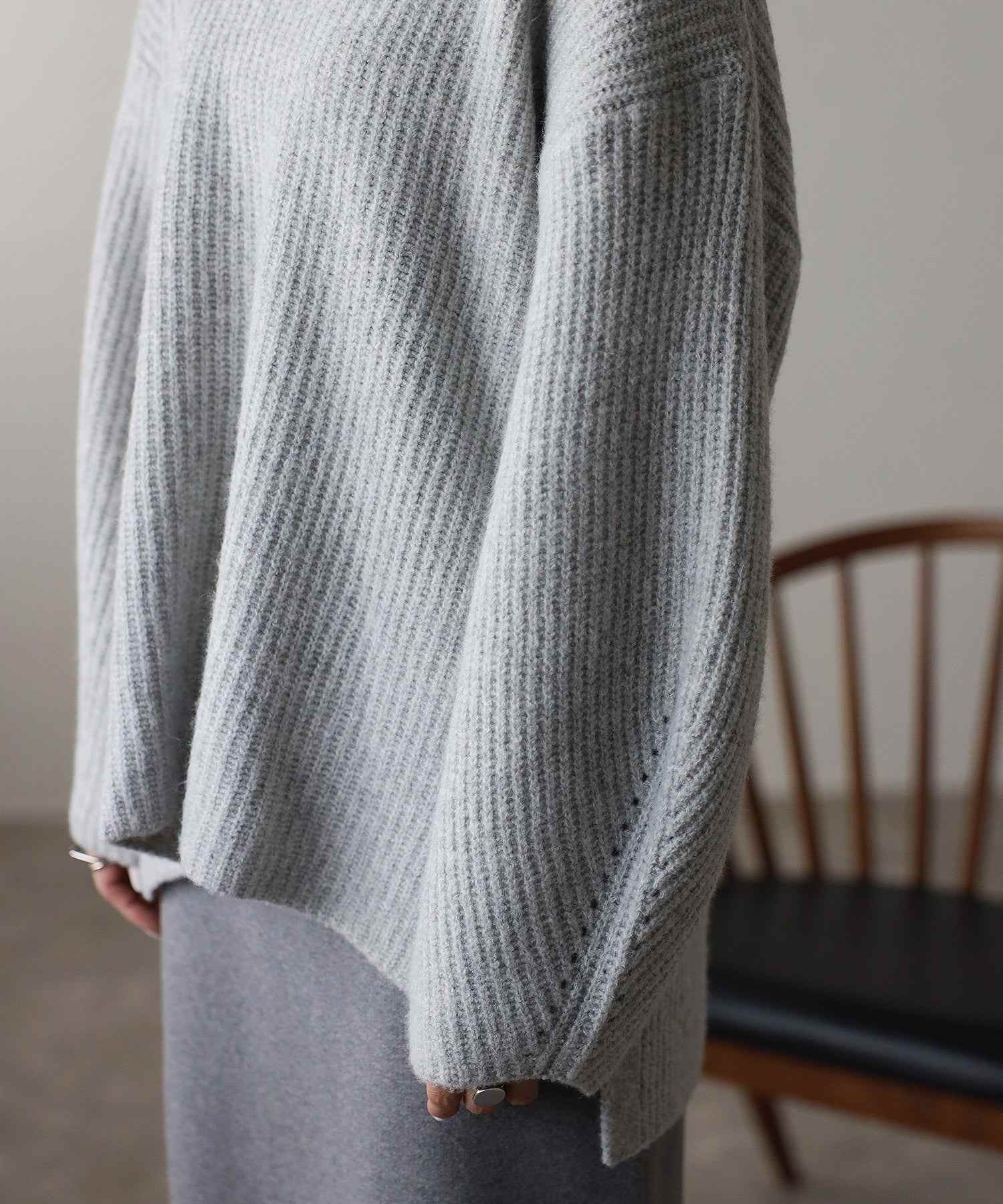 ボンジュールサガン BONJOUR SAGAN 片畦編みヤーンVネックニット