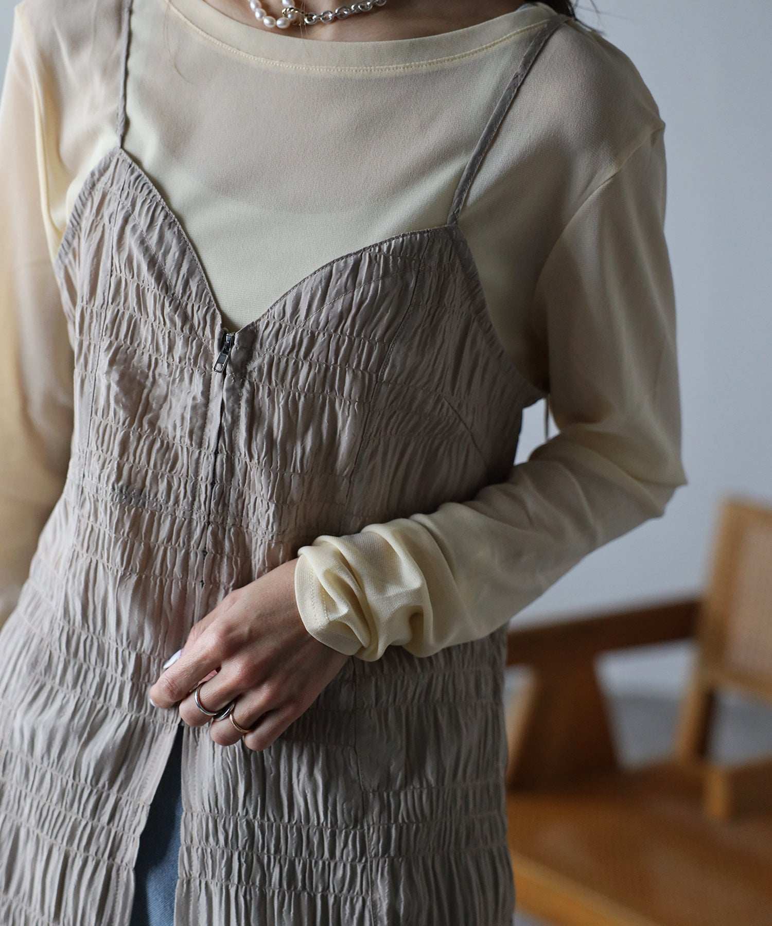 ボンジュールサガン BONJOUR SAGAN フロントジップシャーリングキャミ （BEIGE） BEIGE
