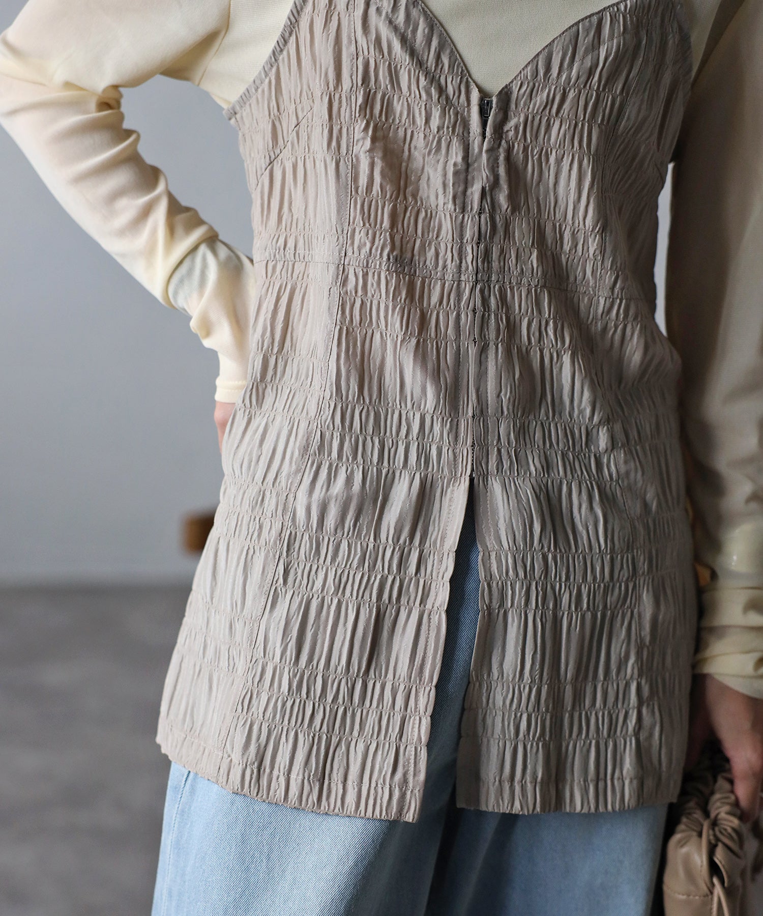 ボンジュールサガン BONJOUR SAGAN フロントジップシャーリングキャミ （BEIGE） BEIGE