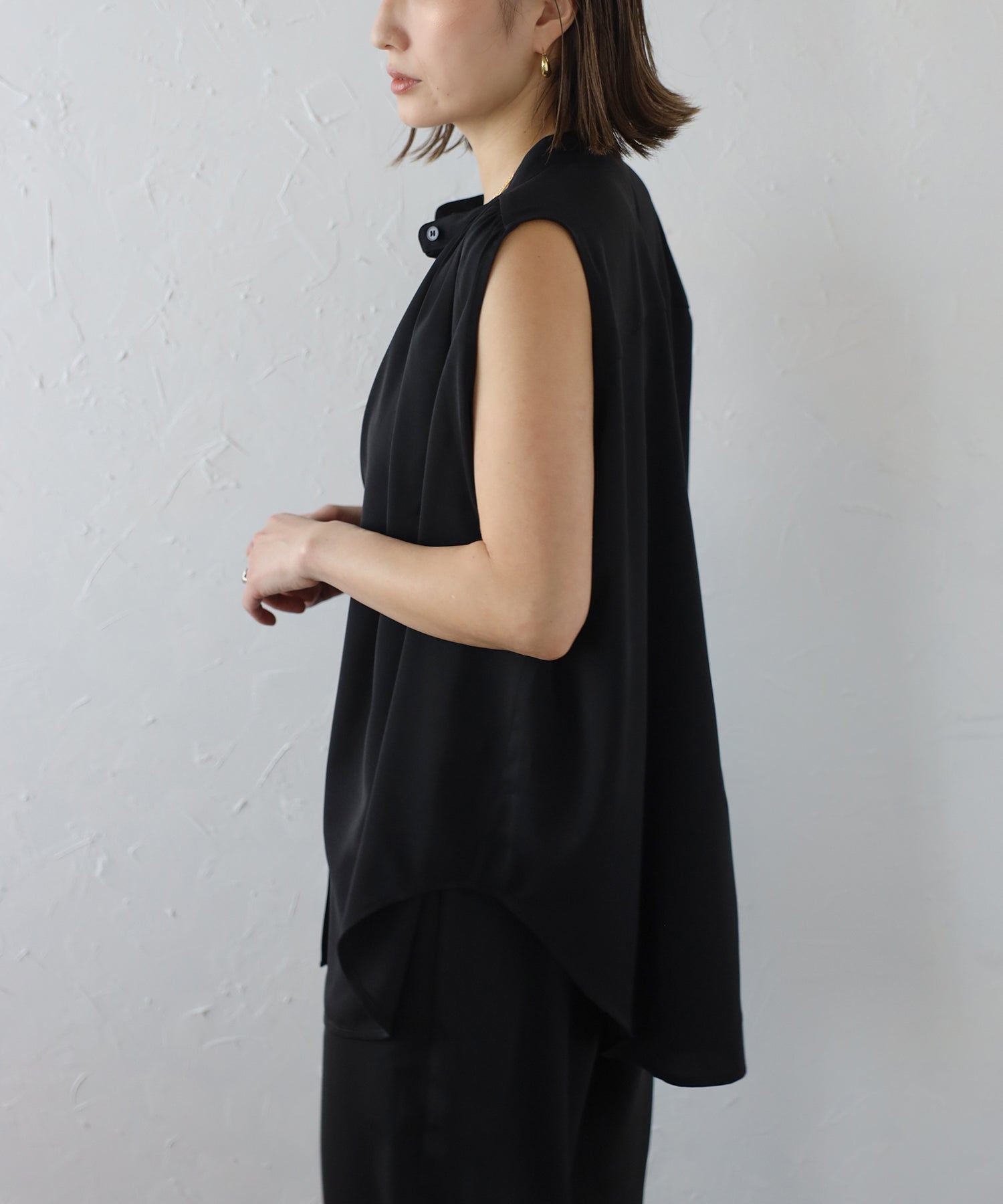 ボンジュールサガン BONJOUR SAGAN マットサテンノースリブラウス×パンツセットアップ （CHARCOAL-GRAY） CHARCOAL-GRAY